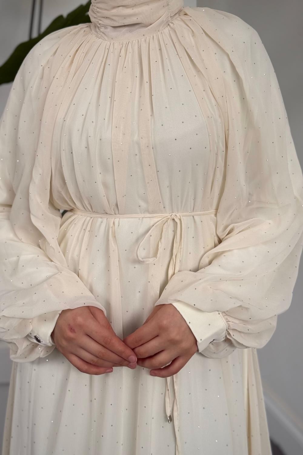 Niloufar Hakim Yaka Taşlı Şifon Abiye Ekru