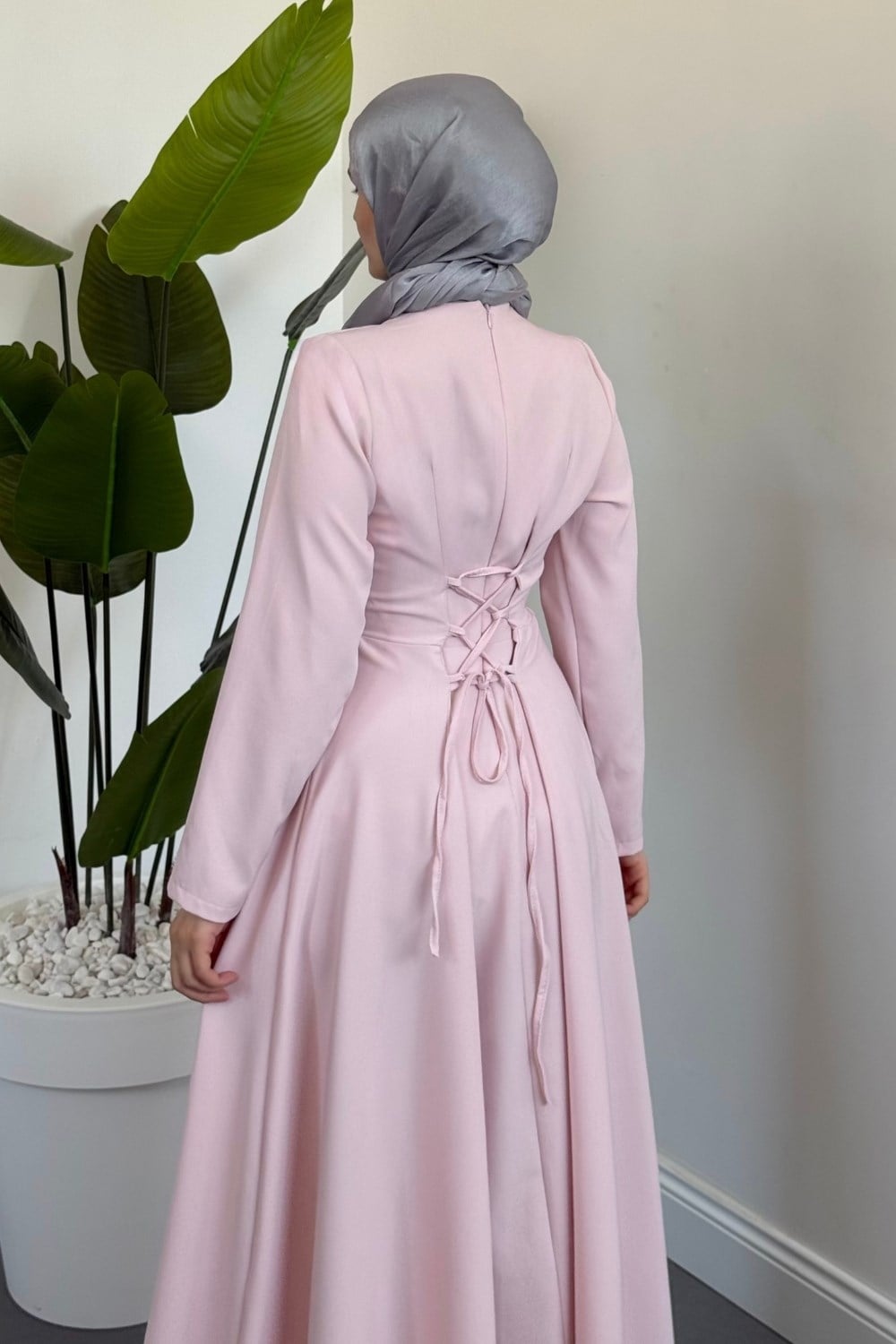 Olena Seyyar Pelerinli Abiye Pudra