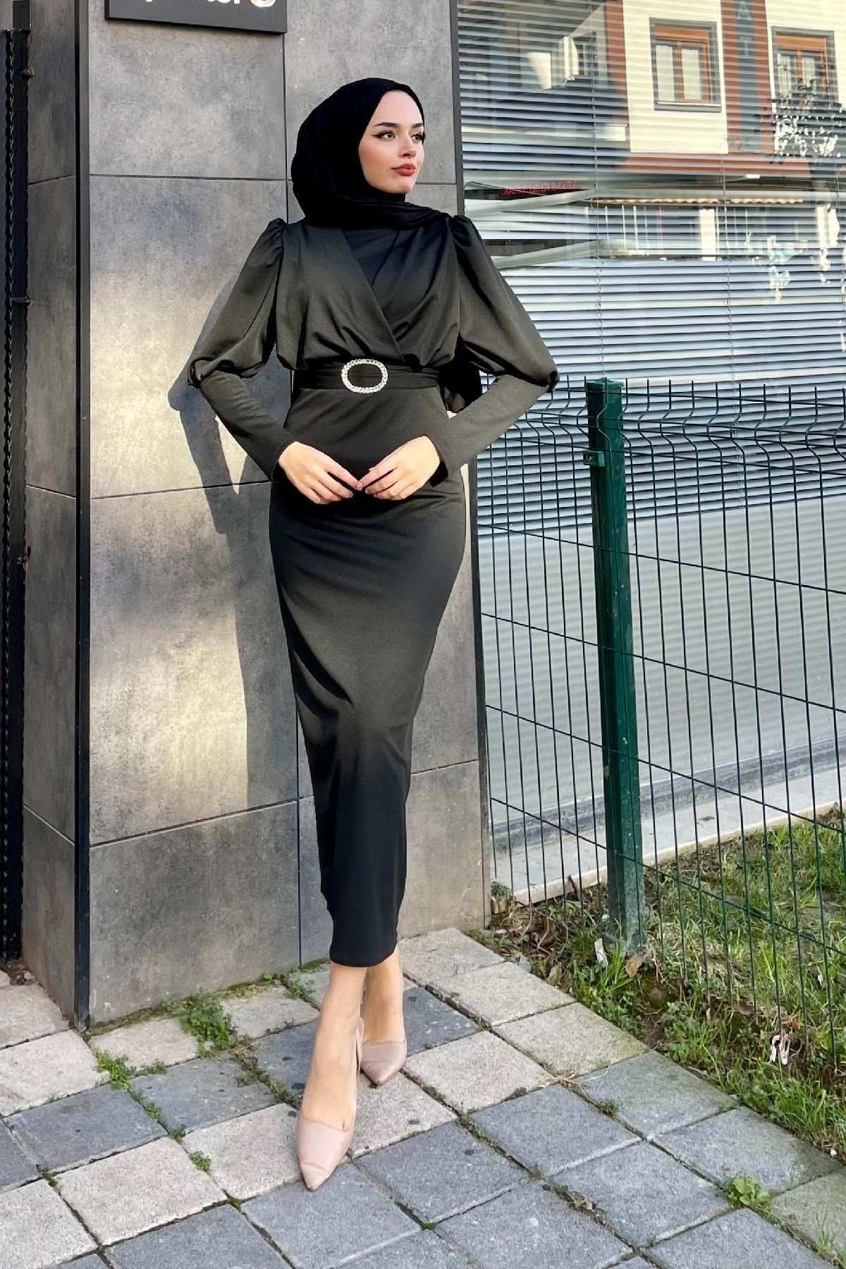 Önü Çapraz Kemerli Elbise Siyah