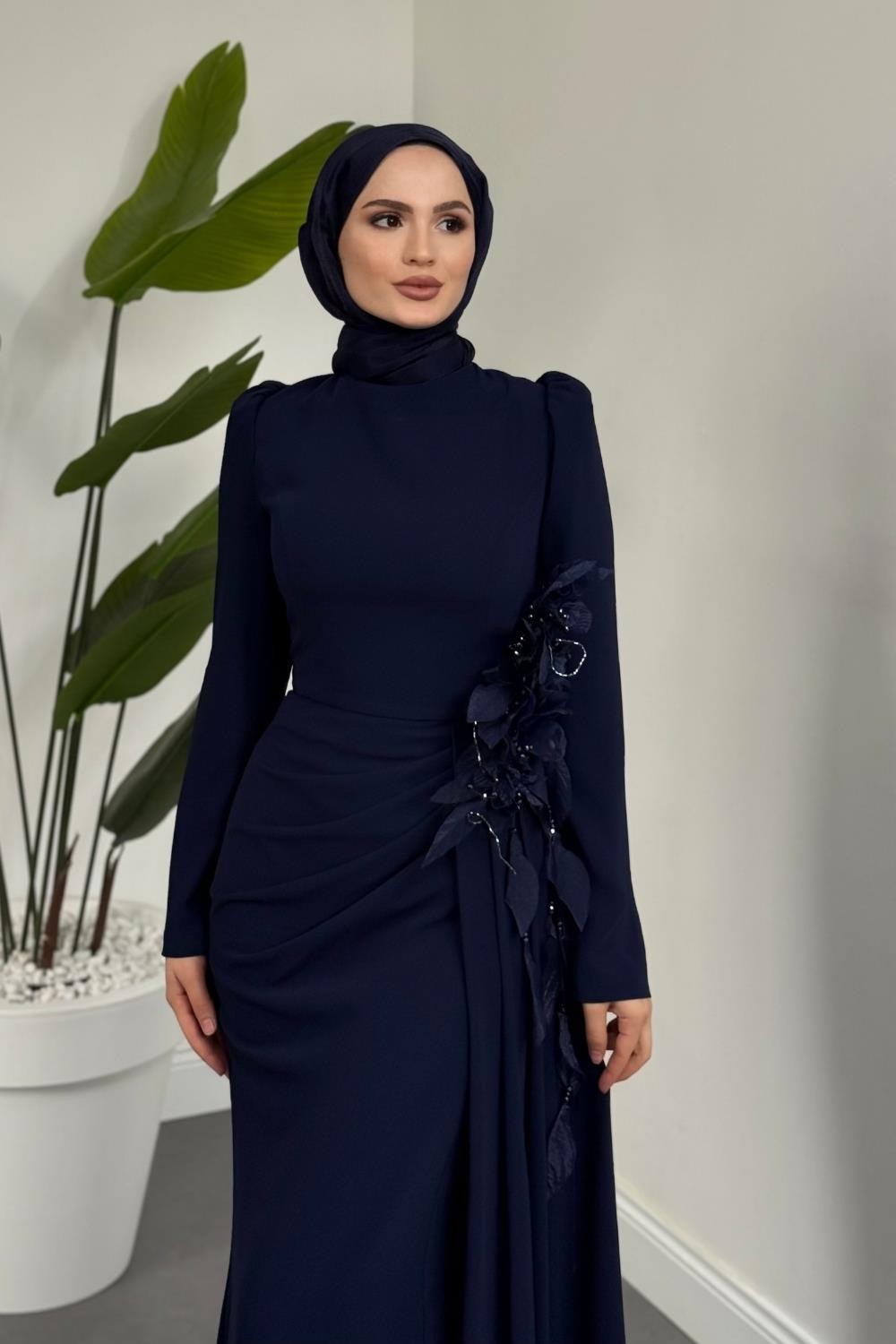 Ornella Yandan Tokalı Özel Tasarım Balık Abiye Lacivert