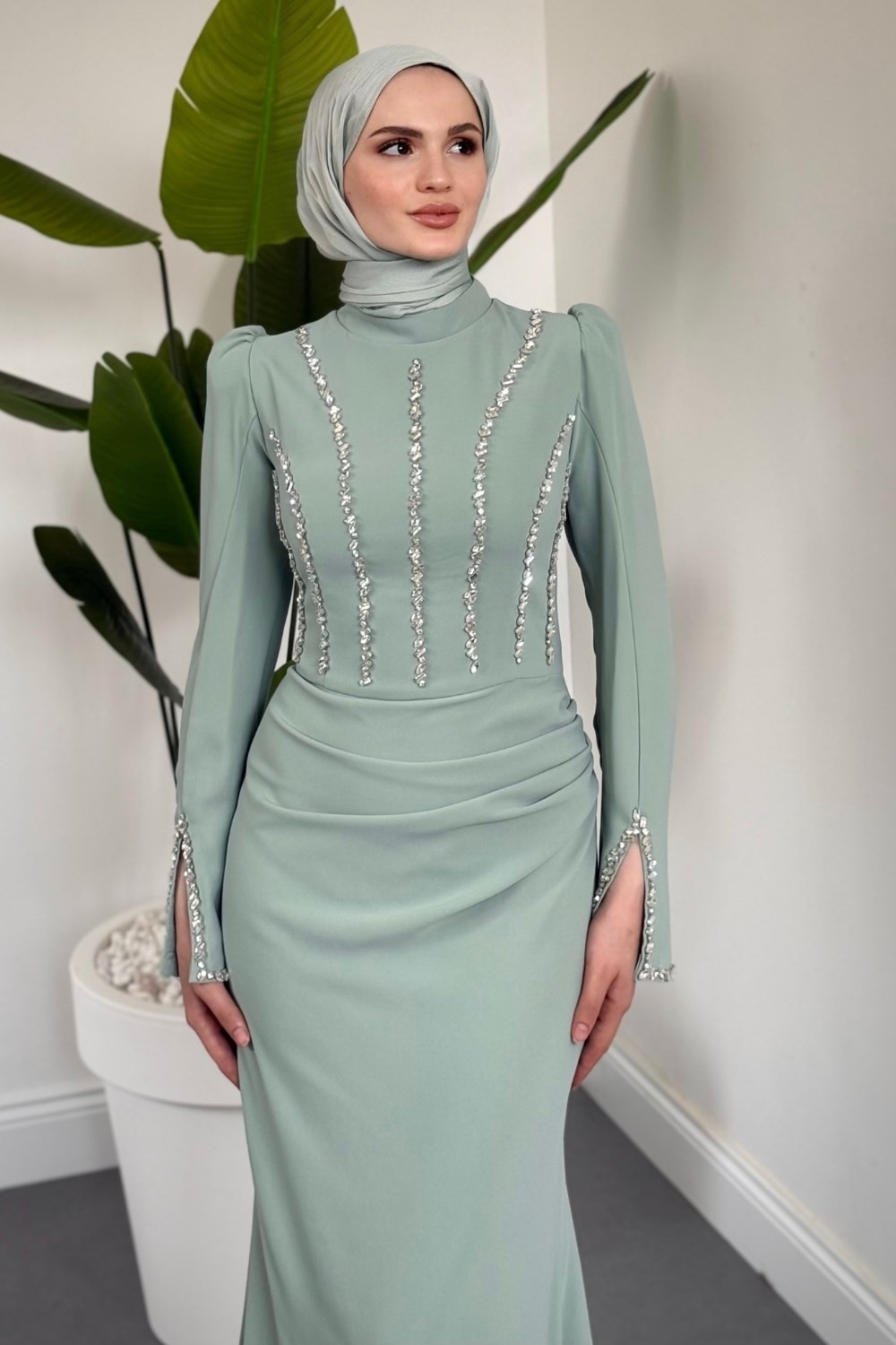 Shabira Taşlı Krep Balık Abiye Mint
