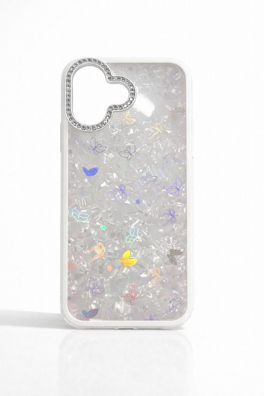 iPhone 16 Uyumlu Simli Kelebek ve Fiyonk Figürlü Kılıf Beyaz