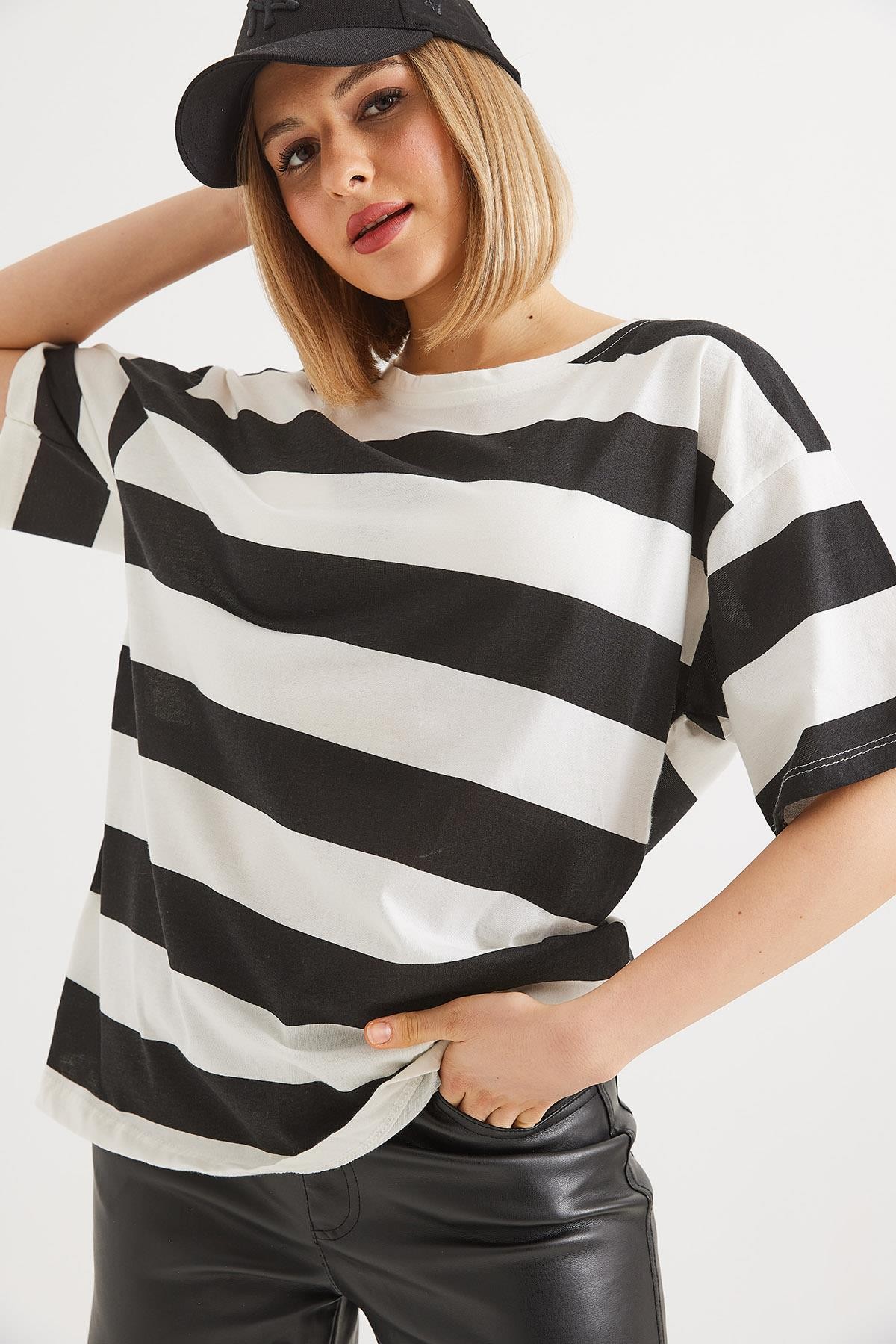 Bisiklet Yaka  Çizgili Basic Tshirt Siyah