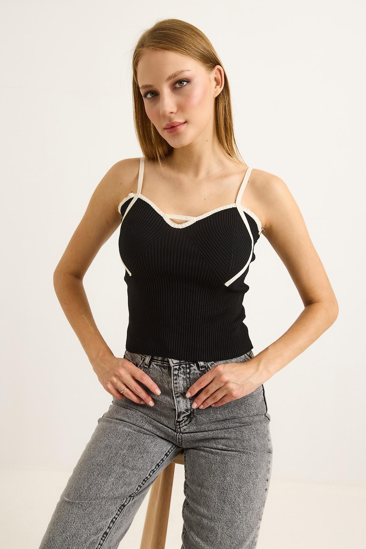 İp Askılı Kadın Triko Crop Bluz Siyah