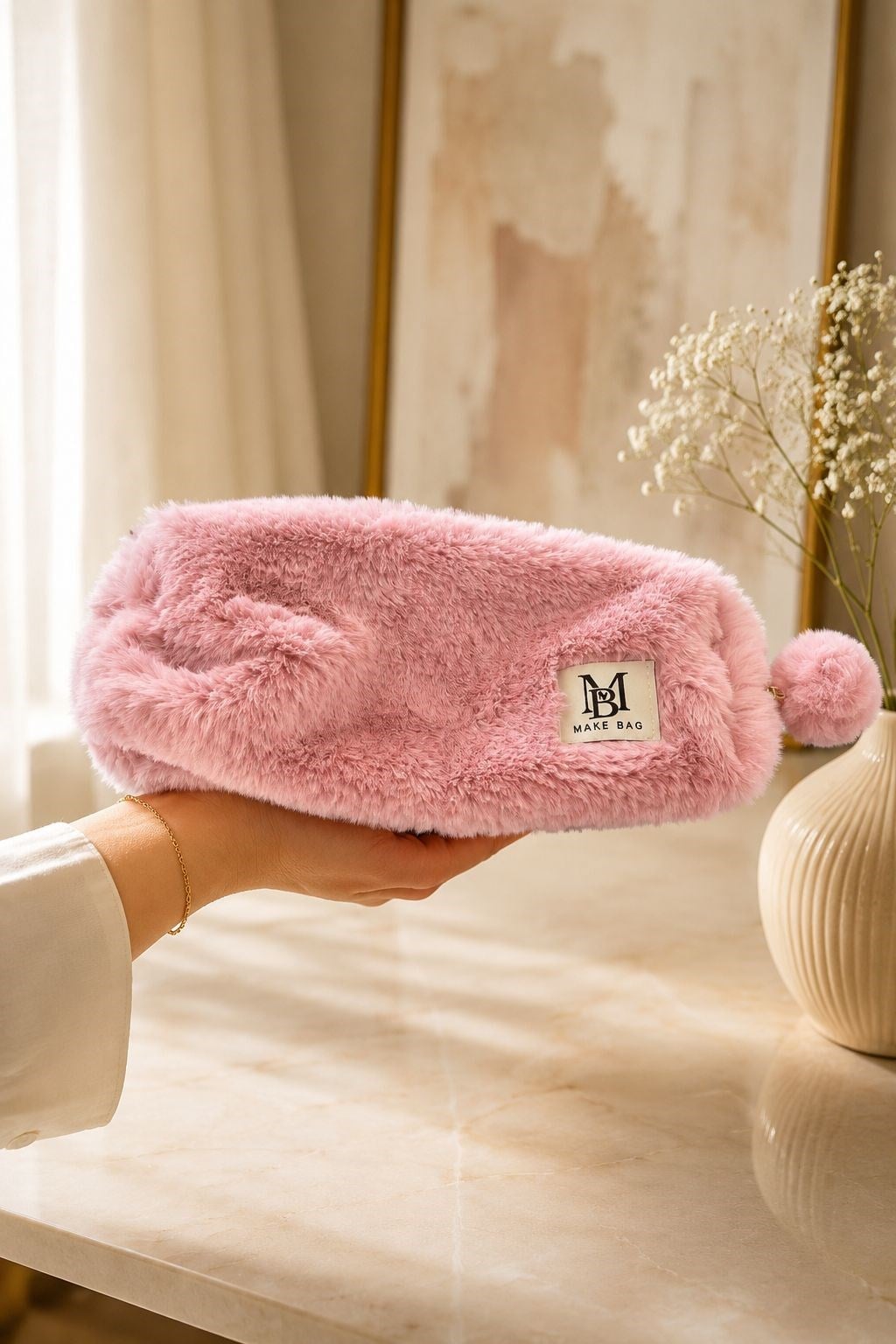 Kadın Peluş Tüylü Charmlı 23X13 Ölçülü Makyaj Çantası Pembe