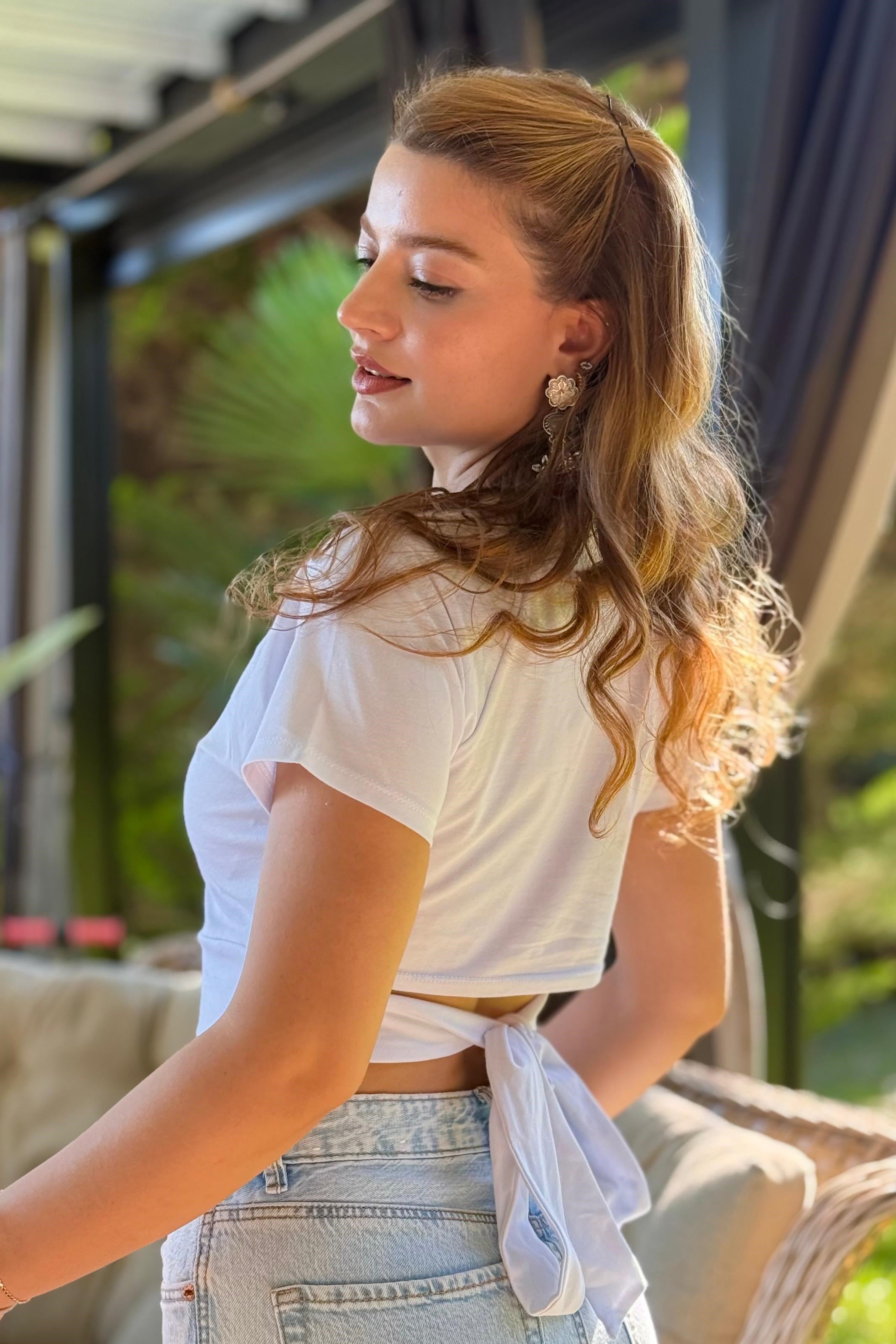 Kadın Arkadan Bağlama Detaylı Kısa Kol Crop Bluz Beyaz