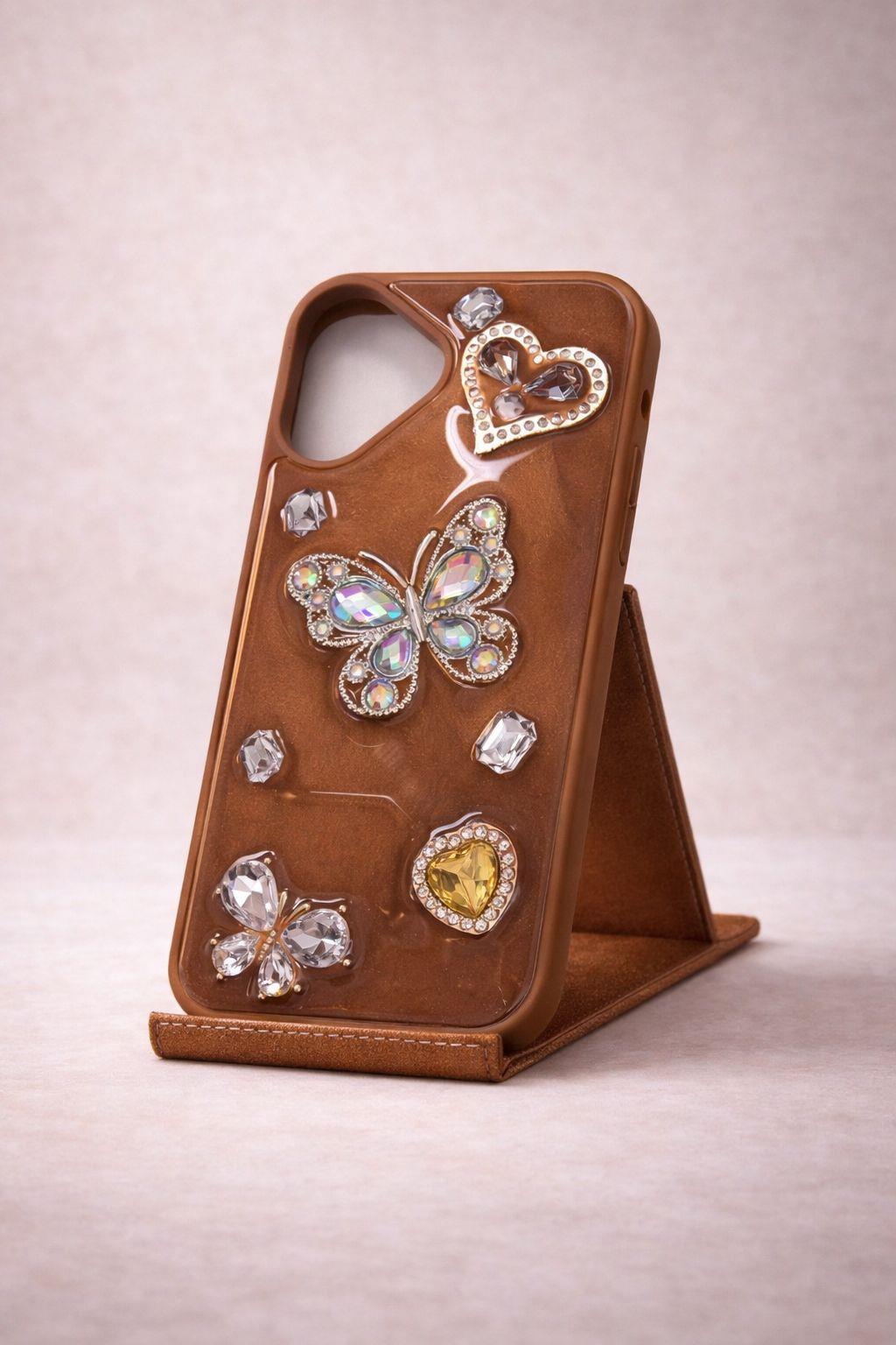 İphone 16  Kelebek ve Kalp Kabartmalı Taşlı Kılıf Taba