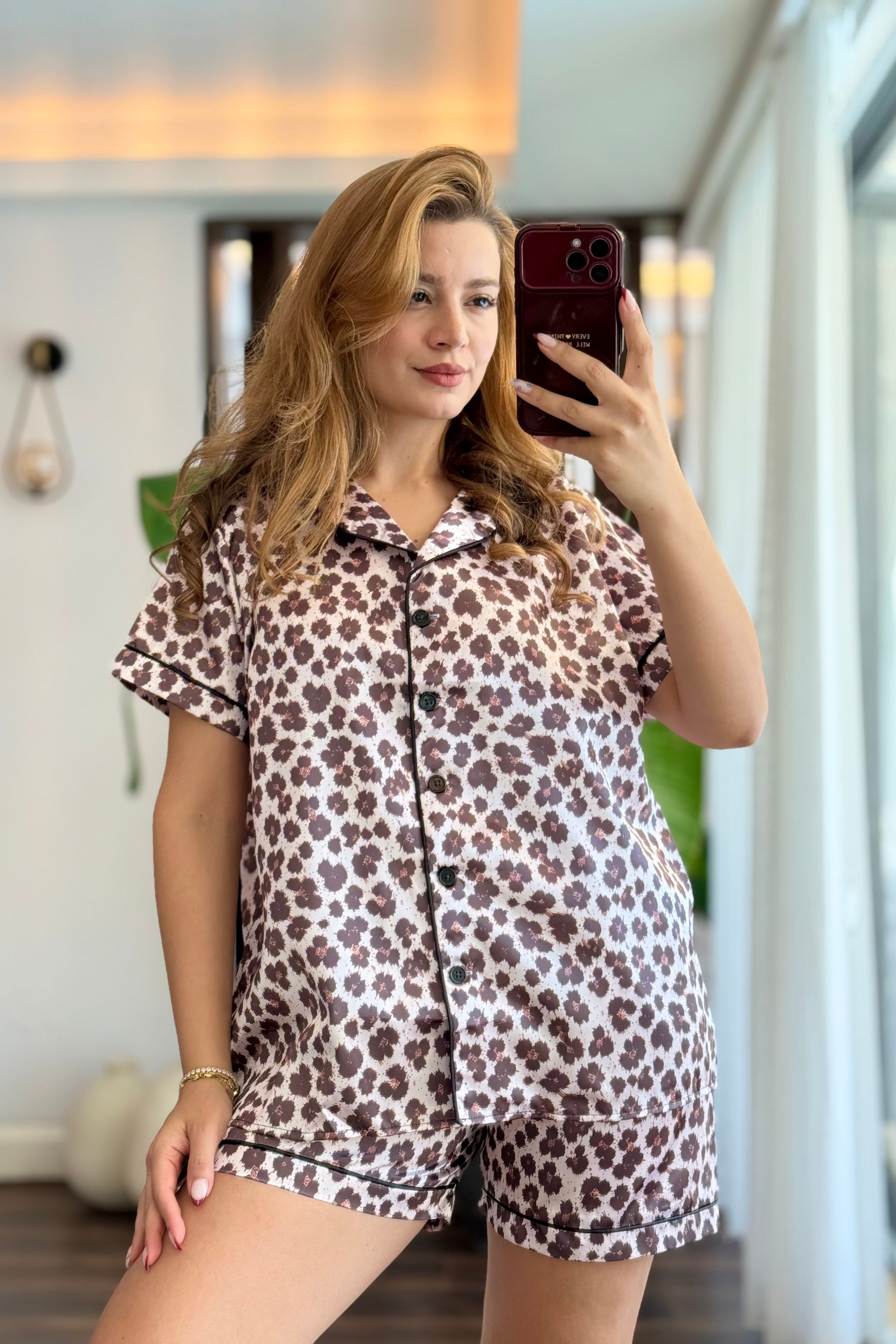 Kadın Düğmeli Kruvaze Yaka Şortlu Kısa Kol Pijama Takımı Leopar