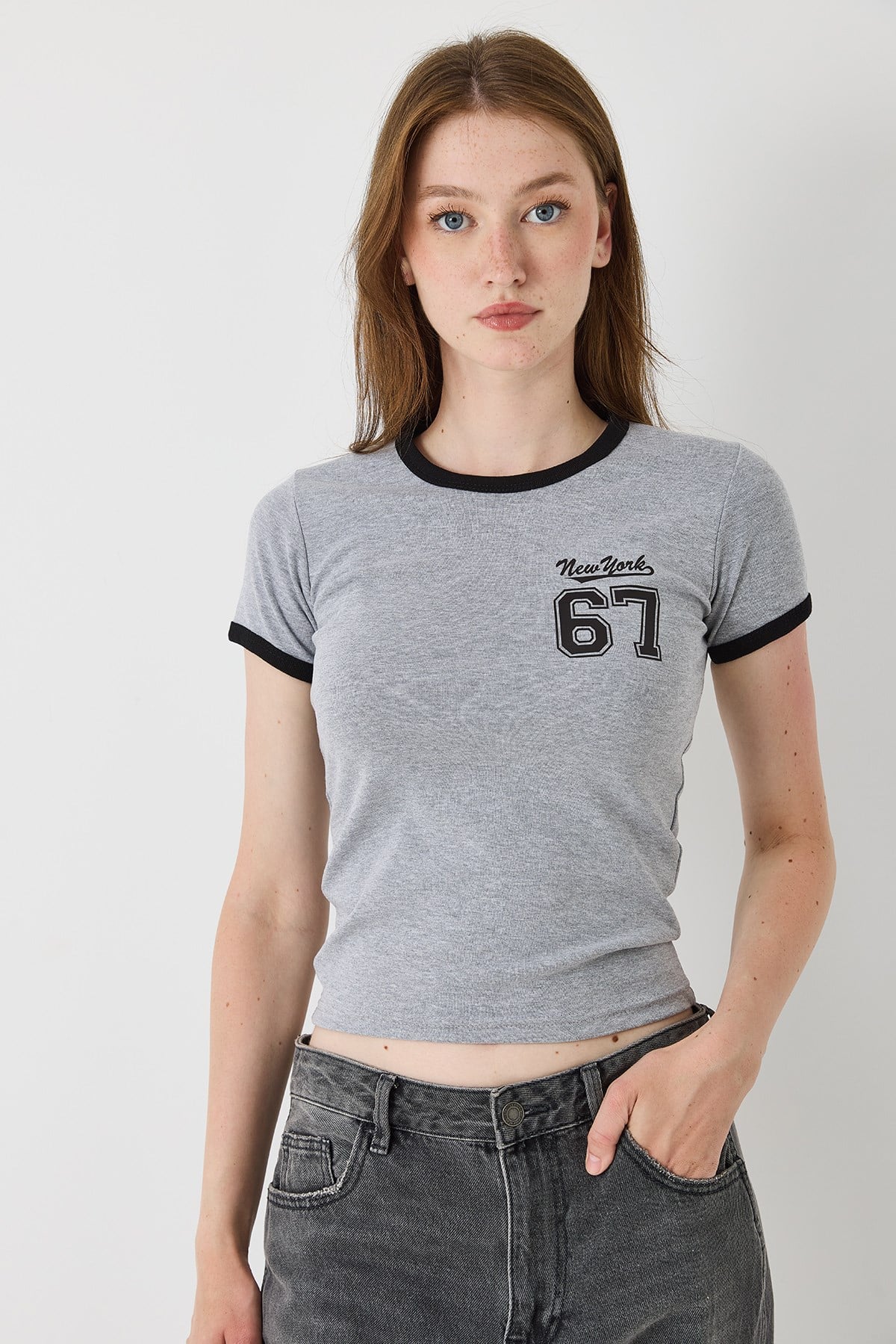 Kadın Dar Kesim Baskılı Kısa Kollu Tshirt Gri