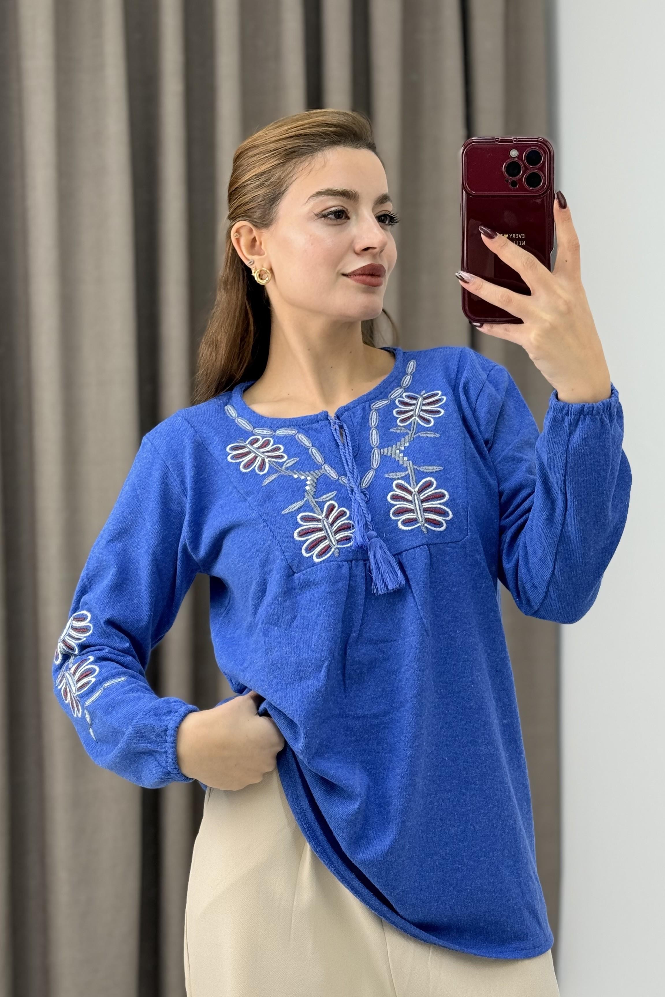 Kadın Mavi Triko Etnik Çiçek Nakışlı Kazak