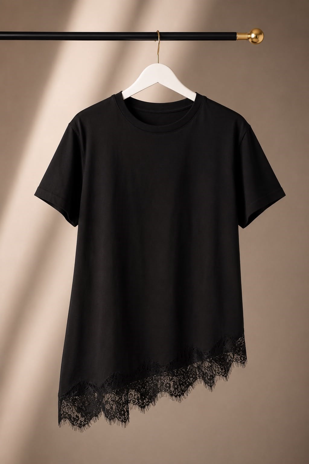 Kadın Eteği Dantel Detaylı Bisiklet Yaka Tshirt Siyah