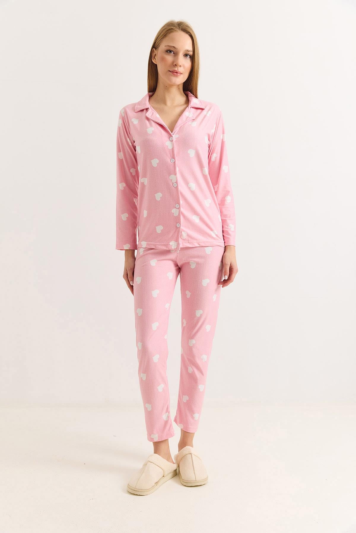 Kadın Pembe Pamuklu Polo Yaka  Beyaz Kalpli Pijama Takımı