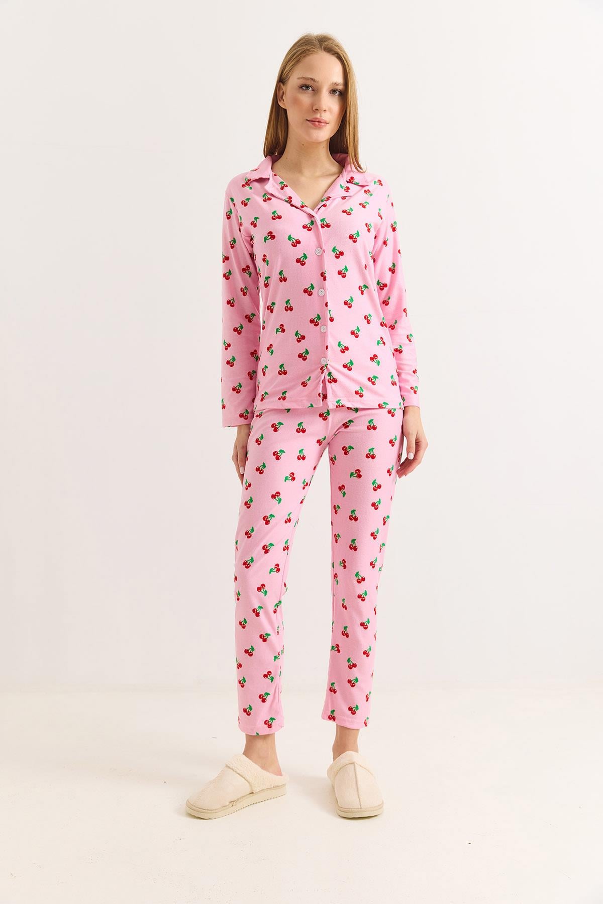 Kadın Pembe Kiraz Baskılı Polo Yaka Pamuklu Pijama Takımı