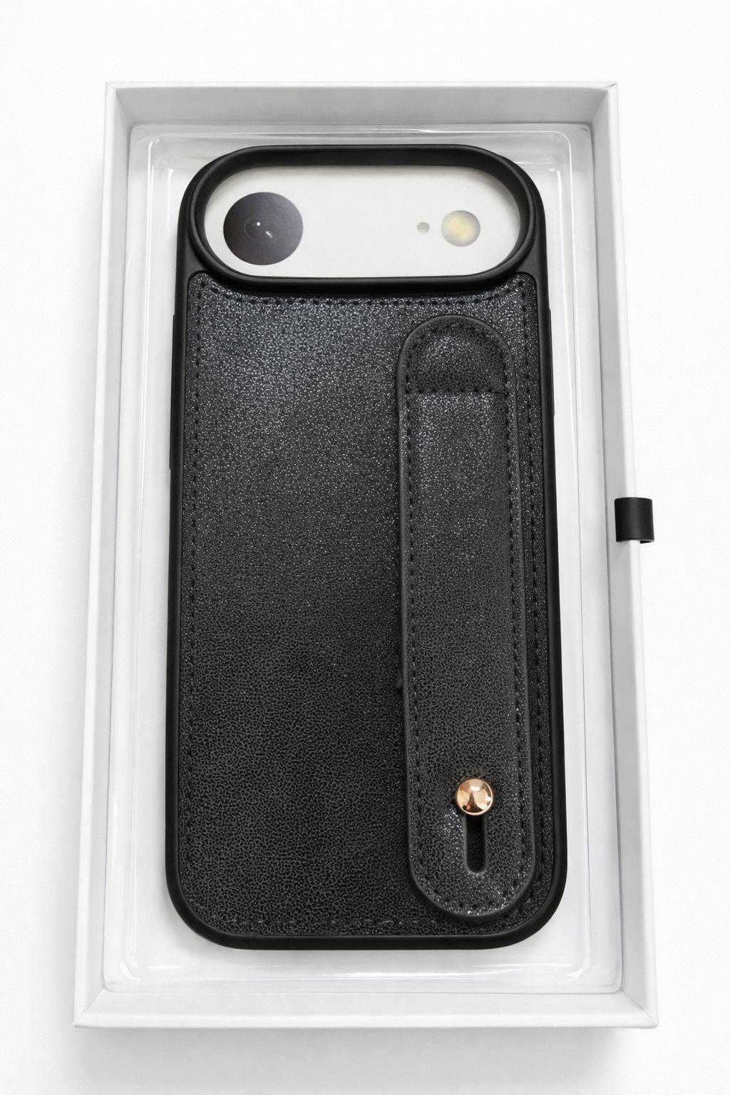 İphone 17 Air Uyumlu Charmlı ve Harfli Deri Kılıf Siyah