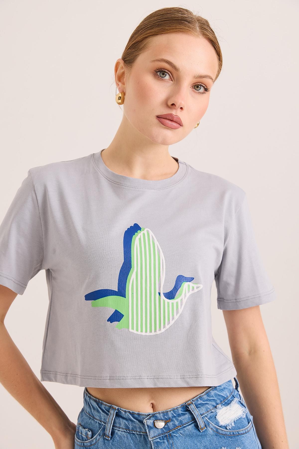 Karikatür Kuş Baskılı Pamuk Örme Crop Tshirt Gri