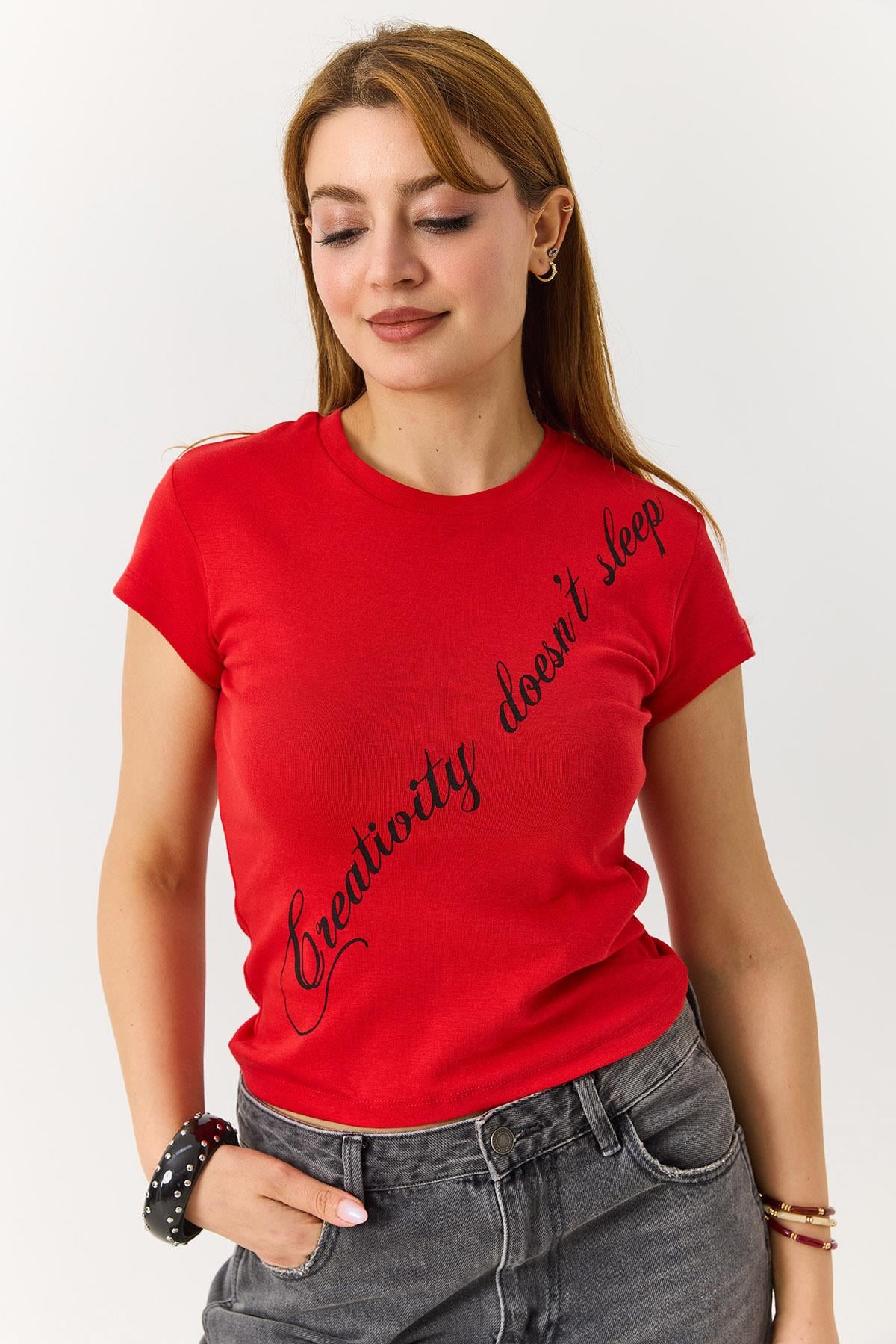 Kadın Yazı Baskılı Bisiklet Yaka Basic Tshirt Kırmızı
