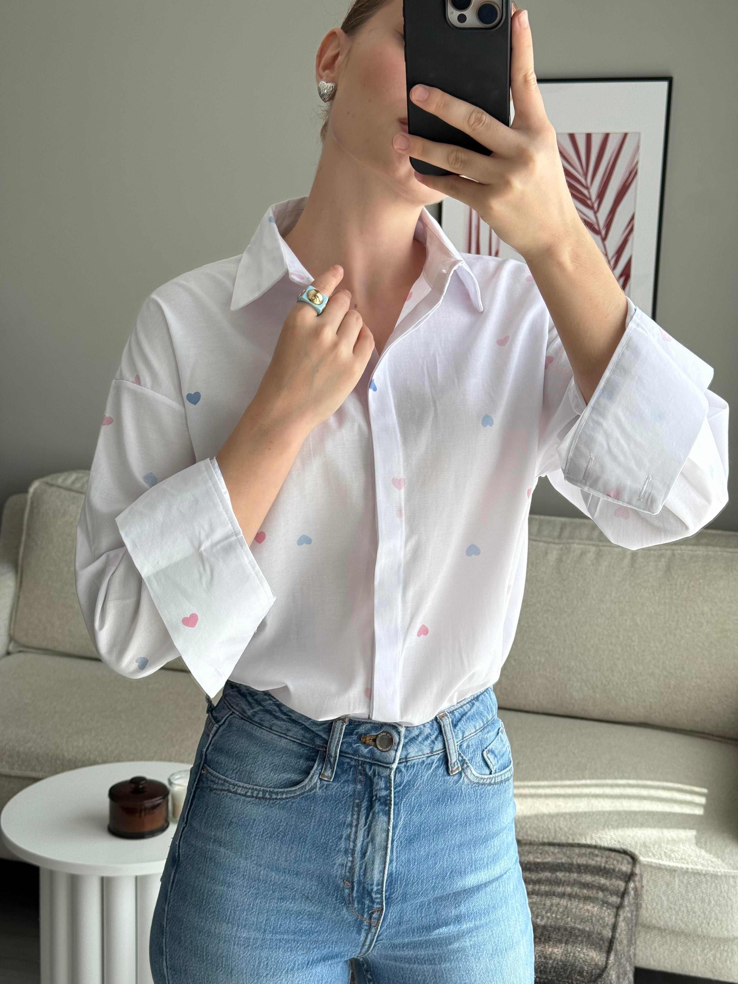 Kalp Baskılı Rahat Kalıp  Kadın Gömlek Beyaz