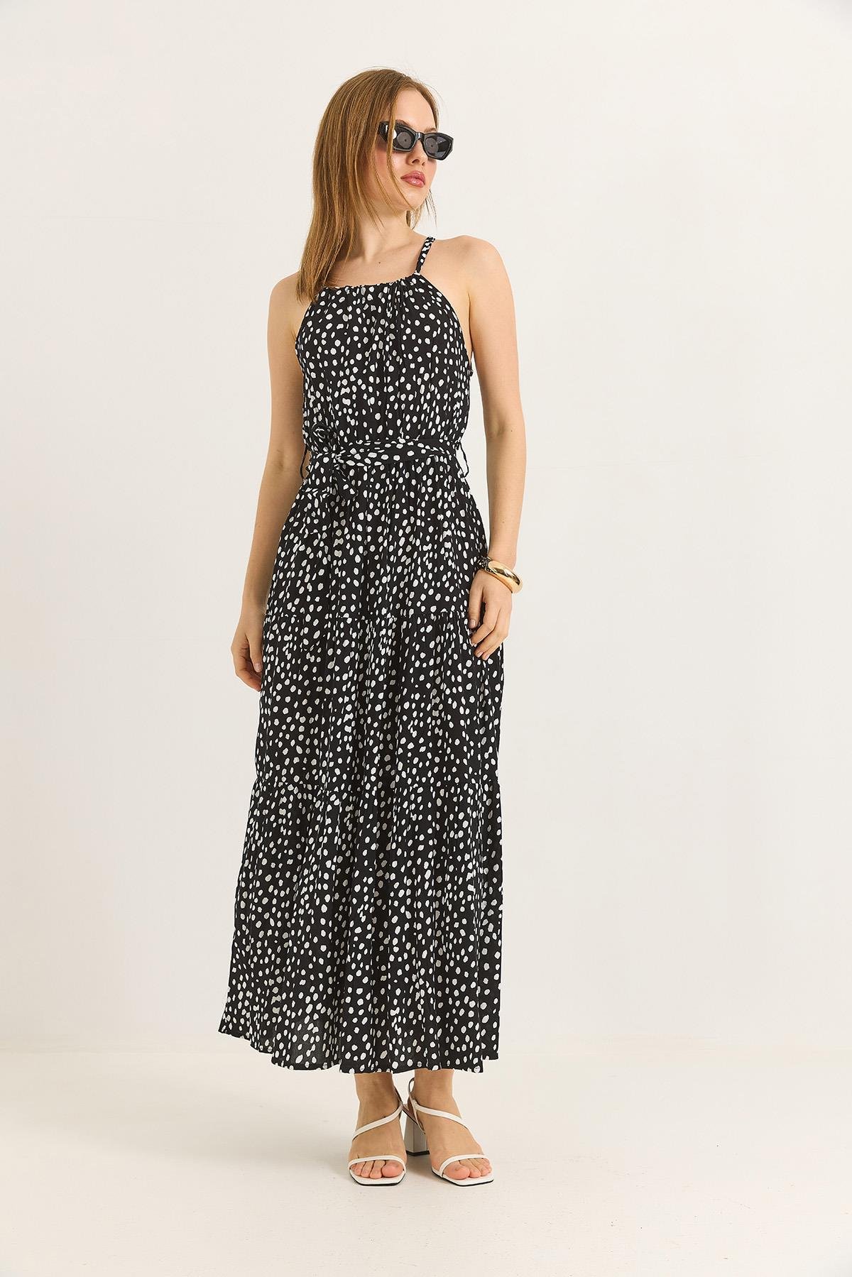 Halter Yaka Beli Kuşaklı Puantiyeli Siyah Elbise