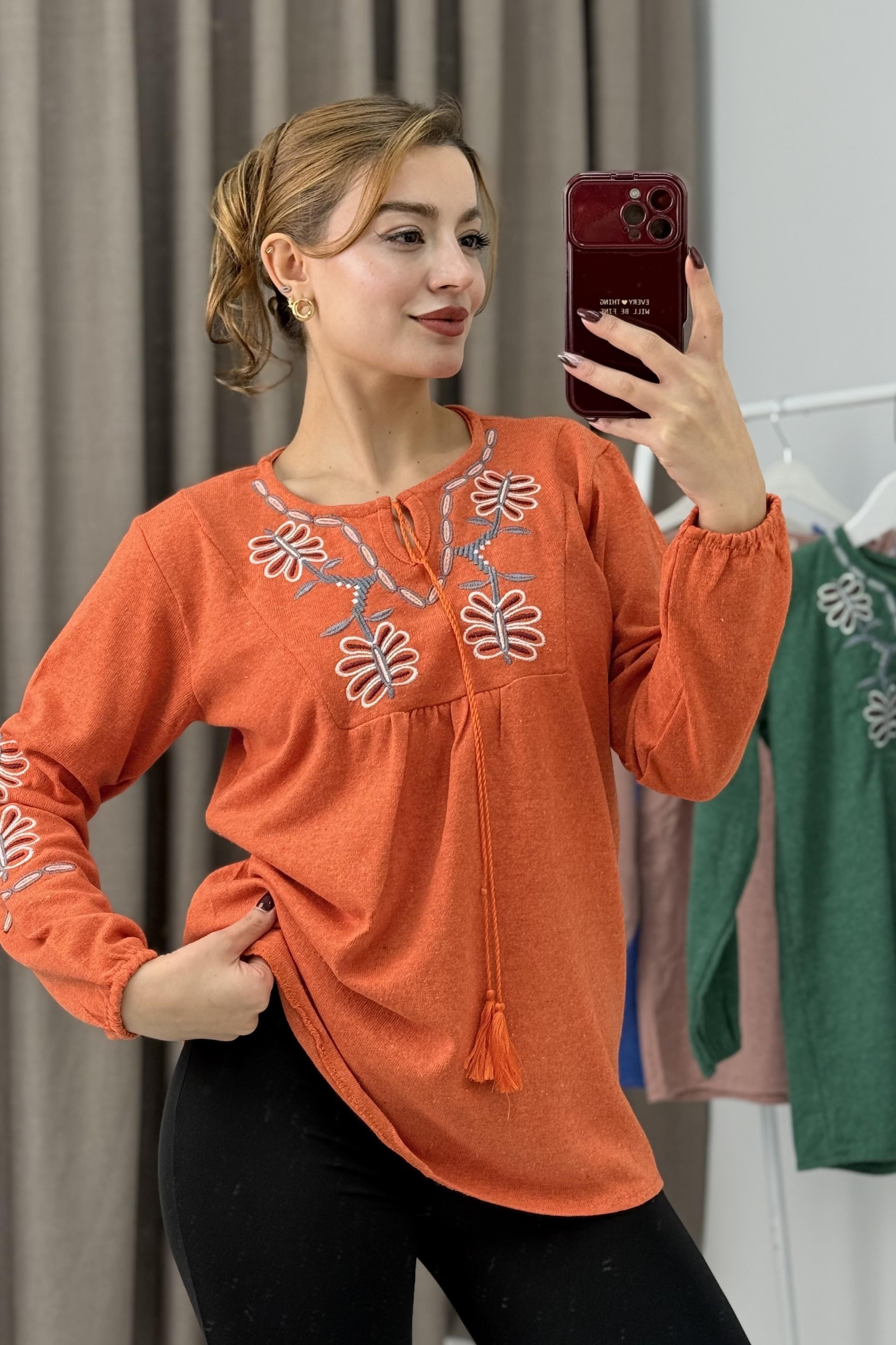 Kadın Turuncu Triko Etnik Çiçek Nakışlı Kazak