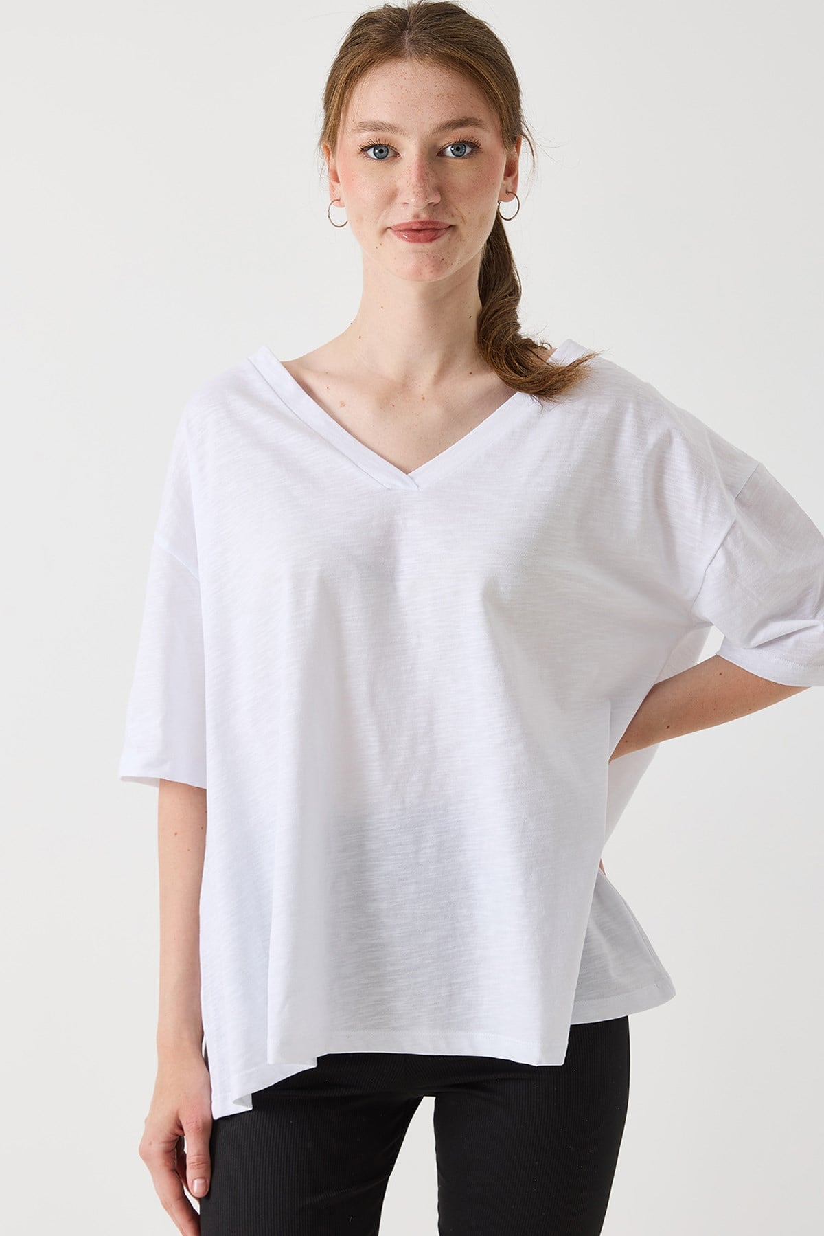 Kadın V Yaka Oversize Salaş Tshirt Beyaz