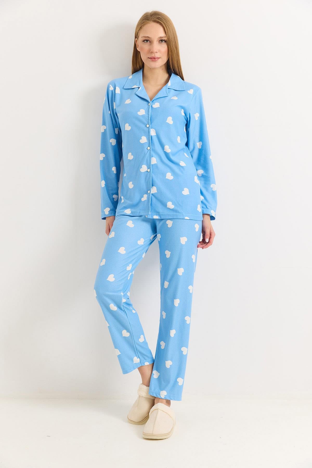 Kadın Mavi Pamuklu Polo Yaka  Beyaz Kalpli Pijama Takımı