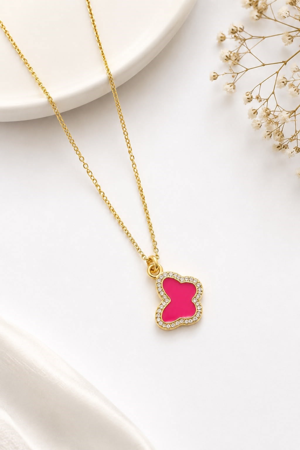 Pembe Figürlü Taş Detaylı Kolye Pembe