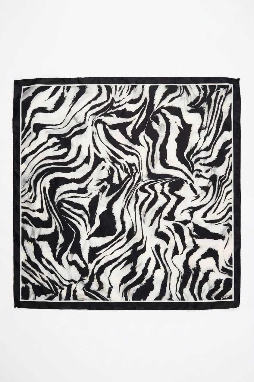 Zebra Desenli Kenarları Siyah 45X45 Ölçülü Fular Siyah Beyaz