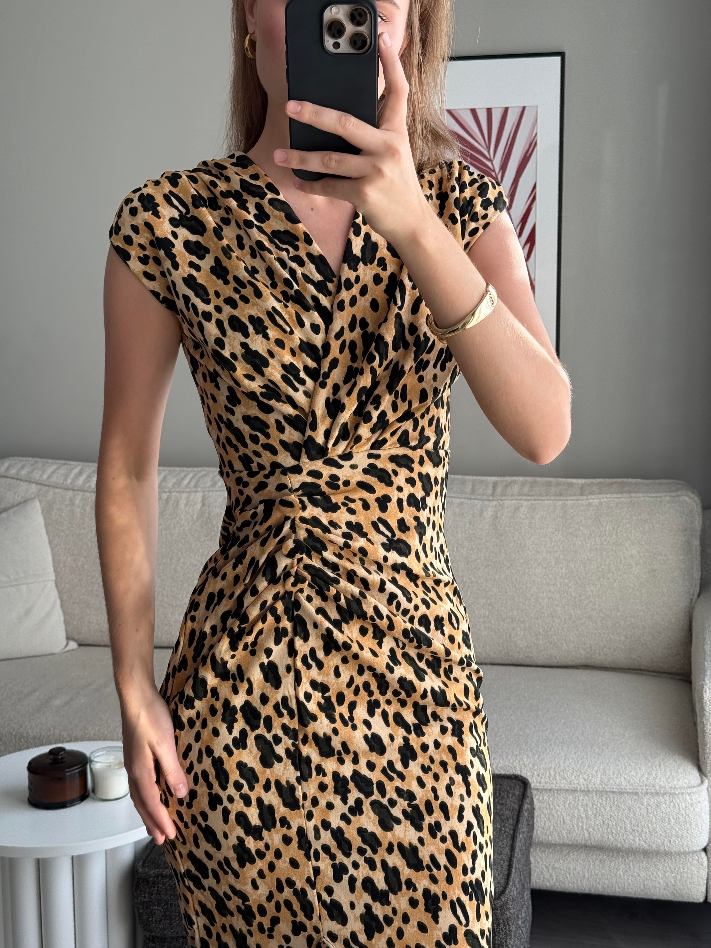 Degaje Yaka Leoparlı Elbise