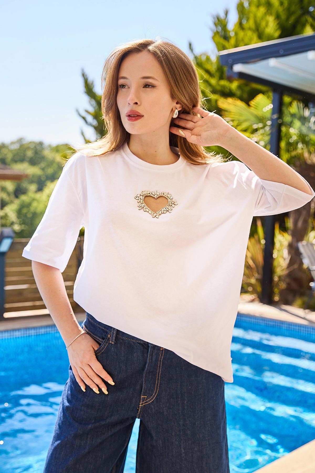 Kalp Detaylı  Oversize Kadın Tshirt Beyaz
