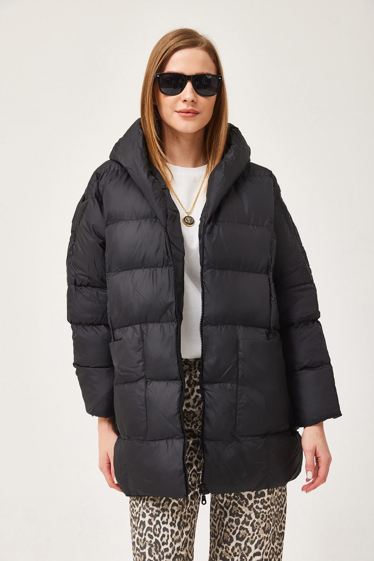 Kapüşonlu Oversize Şişme Mont Siyah