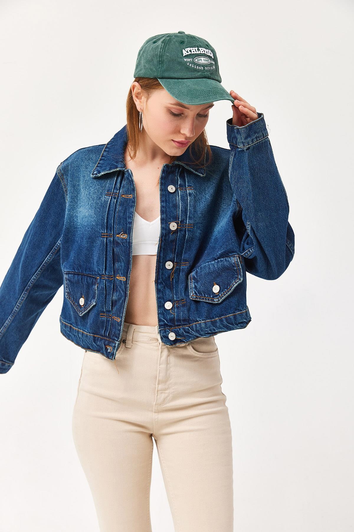 Kapak Cepli Önü Pile Detaylı Crop Ceket Lacivert · 4