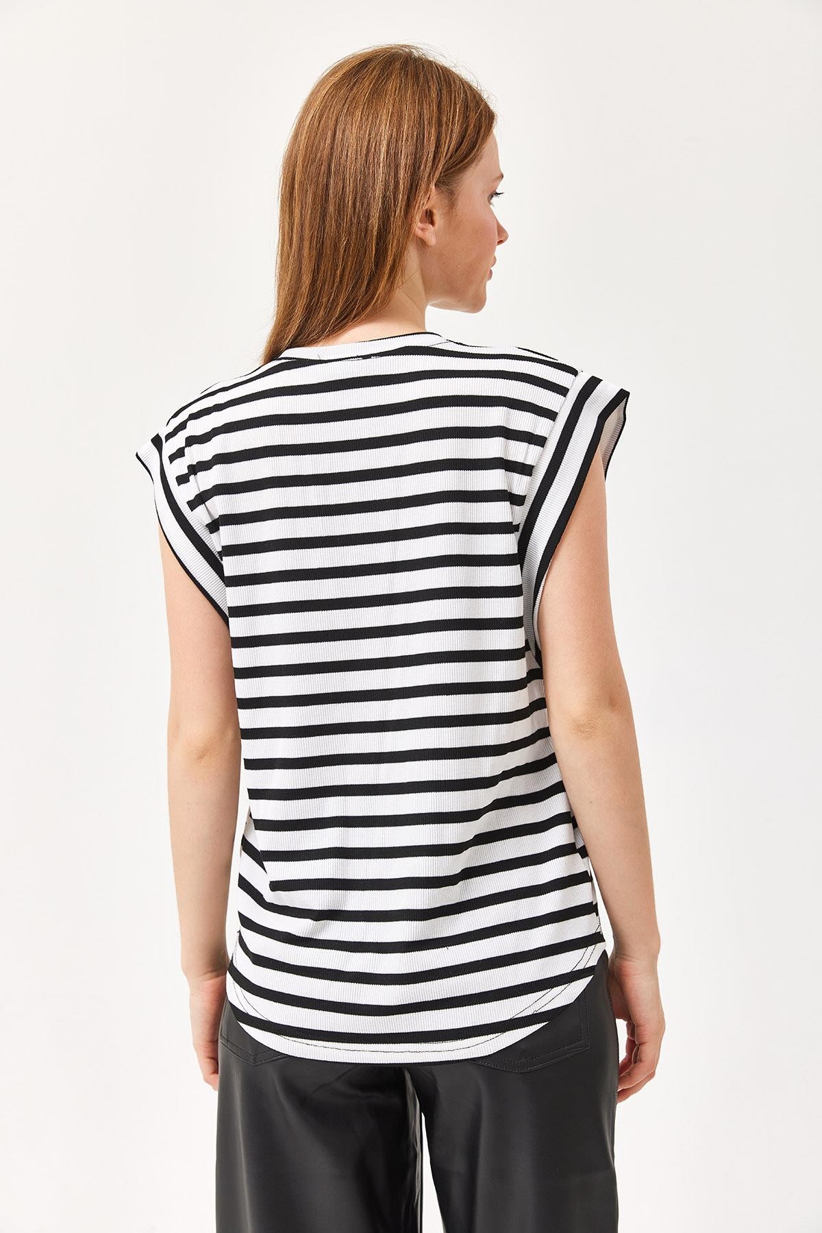 Sıfır Kol Çizgi Desenli T-Shirt Beyaz · 4