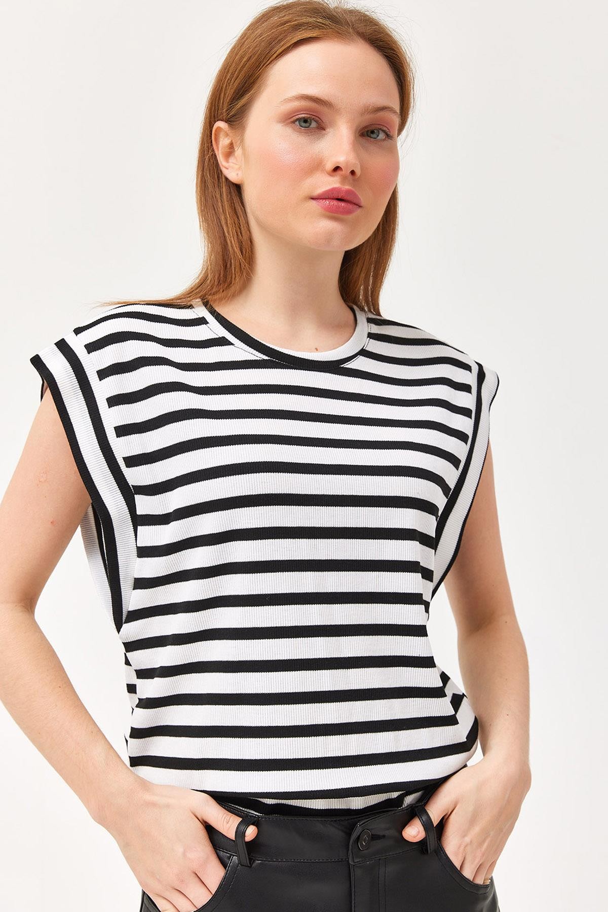 Sıfır Kol Çizgi Desenli T-Shirt Beyaz · 5