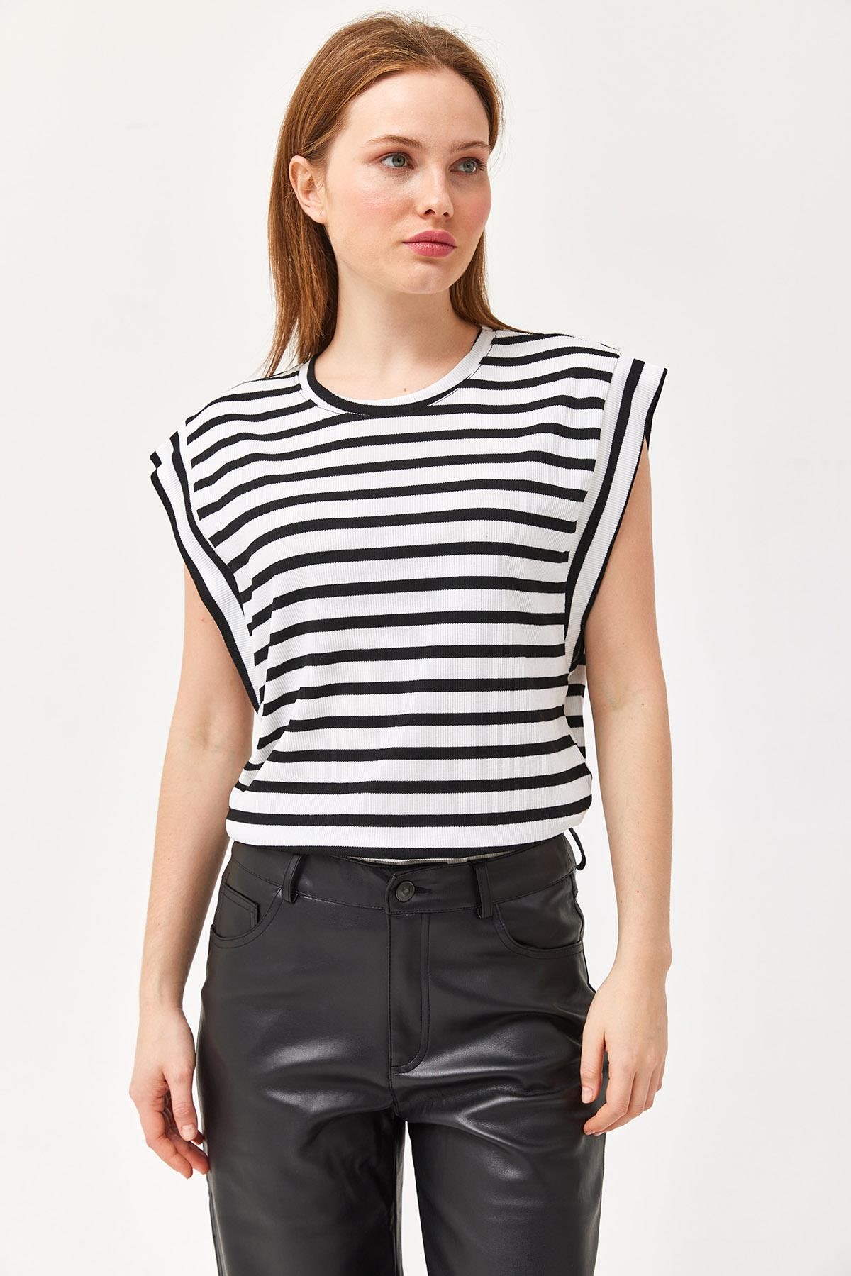 Sıfır Kol Çizgi Desenli T-Shirt Beyaz · 3