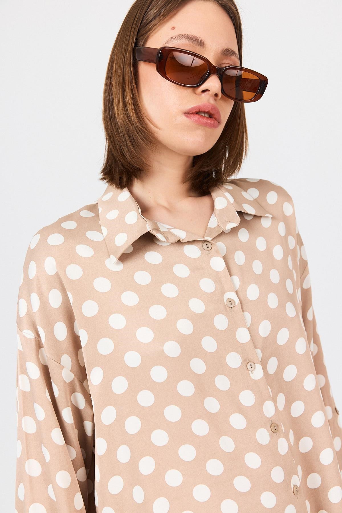 Bej Puantiye Desen Oversize Saten Gömlek 9411