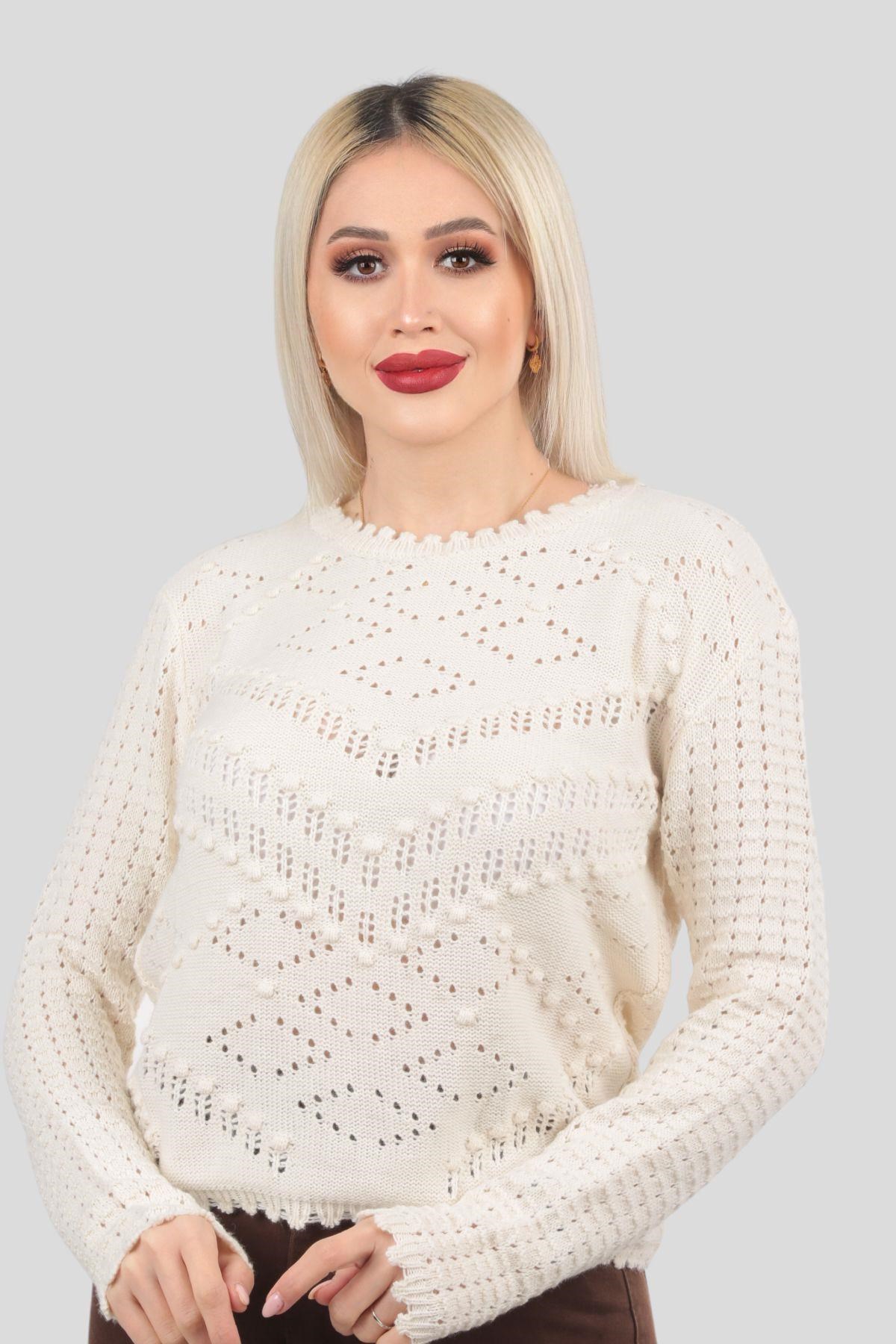 Bej Yaka Detay İşlemeli Kazak 5164