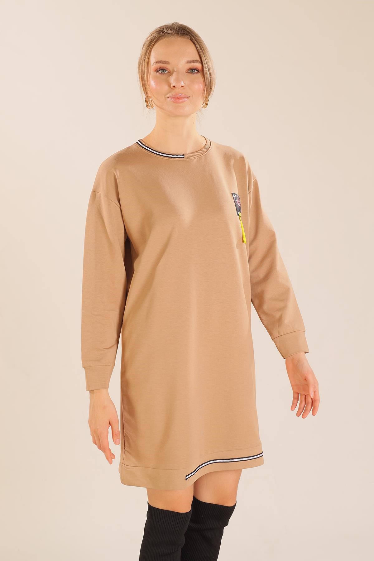Bej Yaka Şerit Arma Detay Sweat 2684