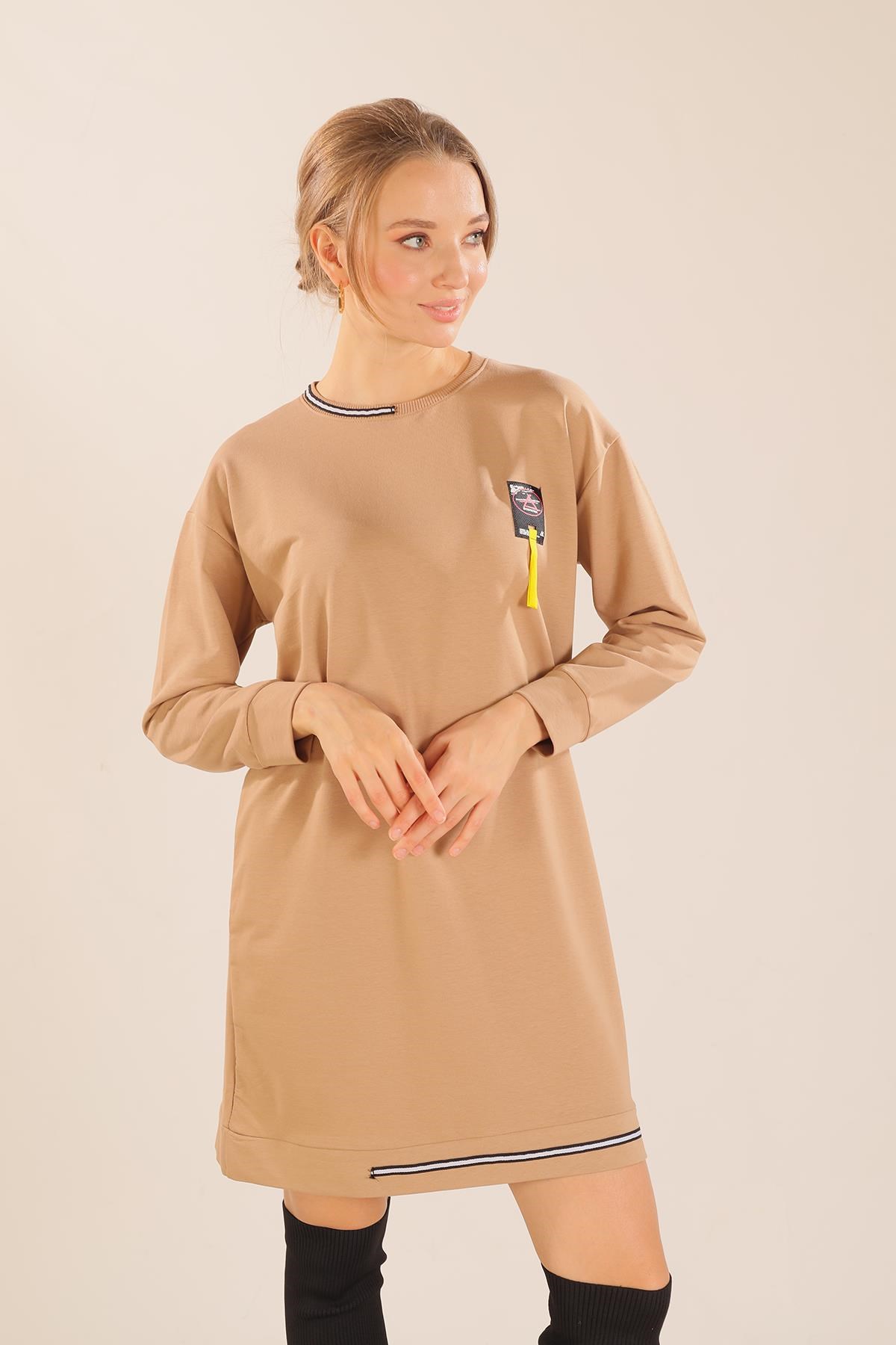 Bej Yaka Şerit Arma Detay Sweat 2684