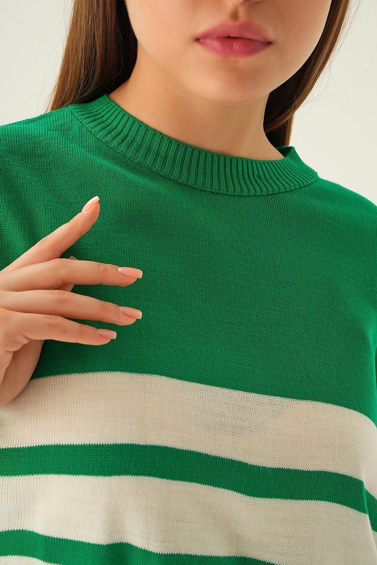 Benetton Yeşili Çizgi Detay Oversize Tişört 1454