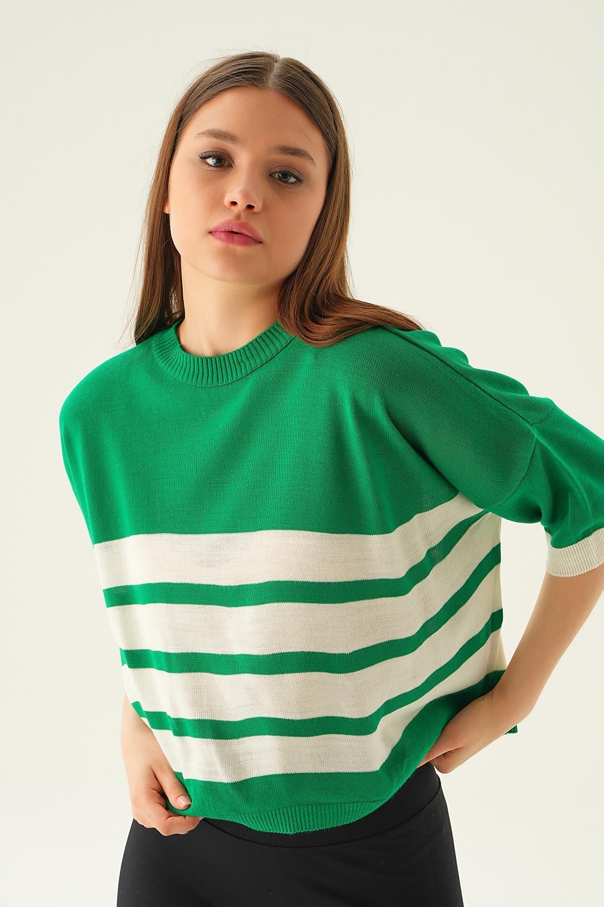 Benetton Yeşili Çizgi Detay Oversize Tişört 1454