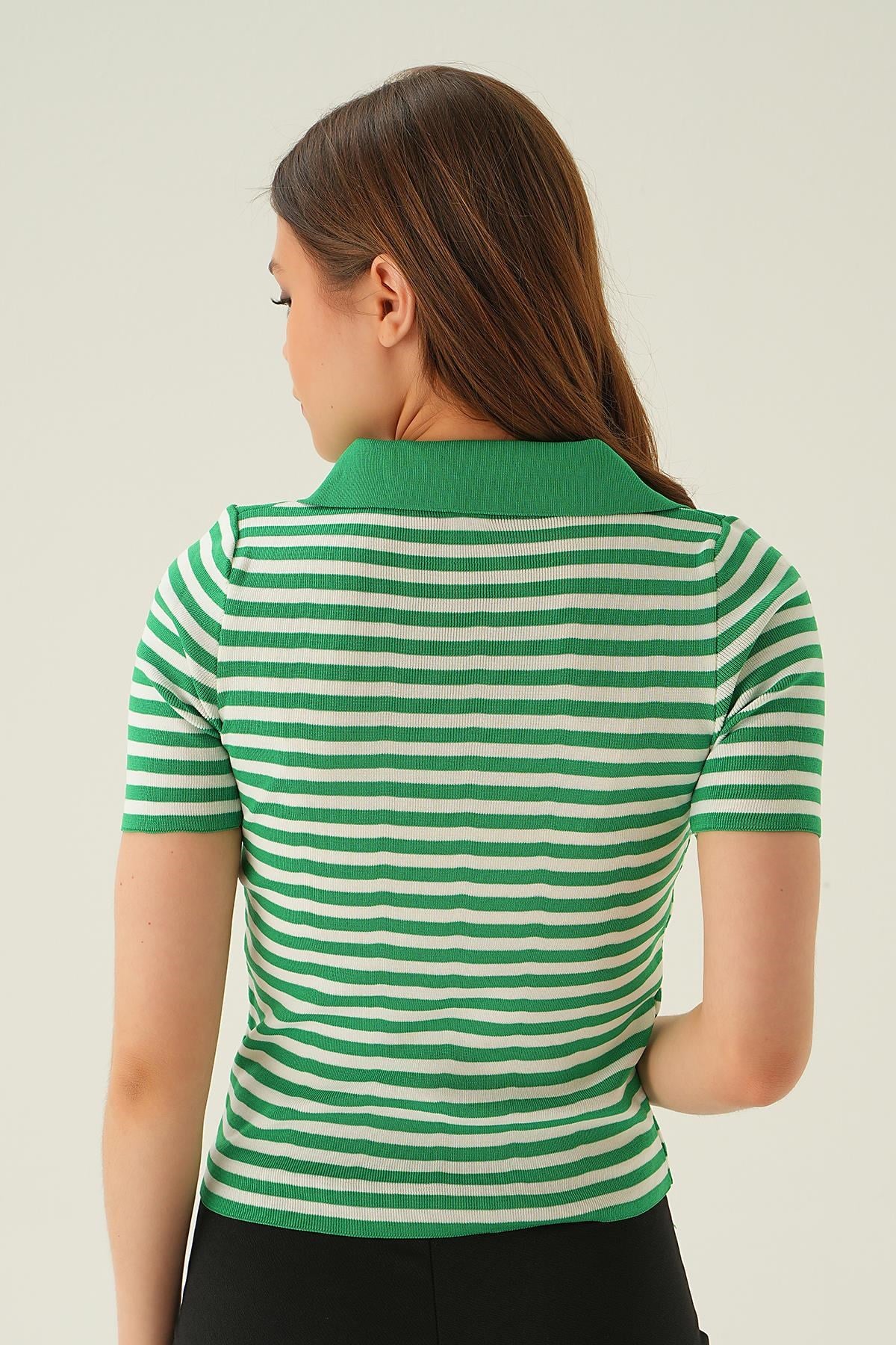 Benetton Yeşili V Yaka Çizgili Tişört 1456