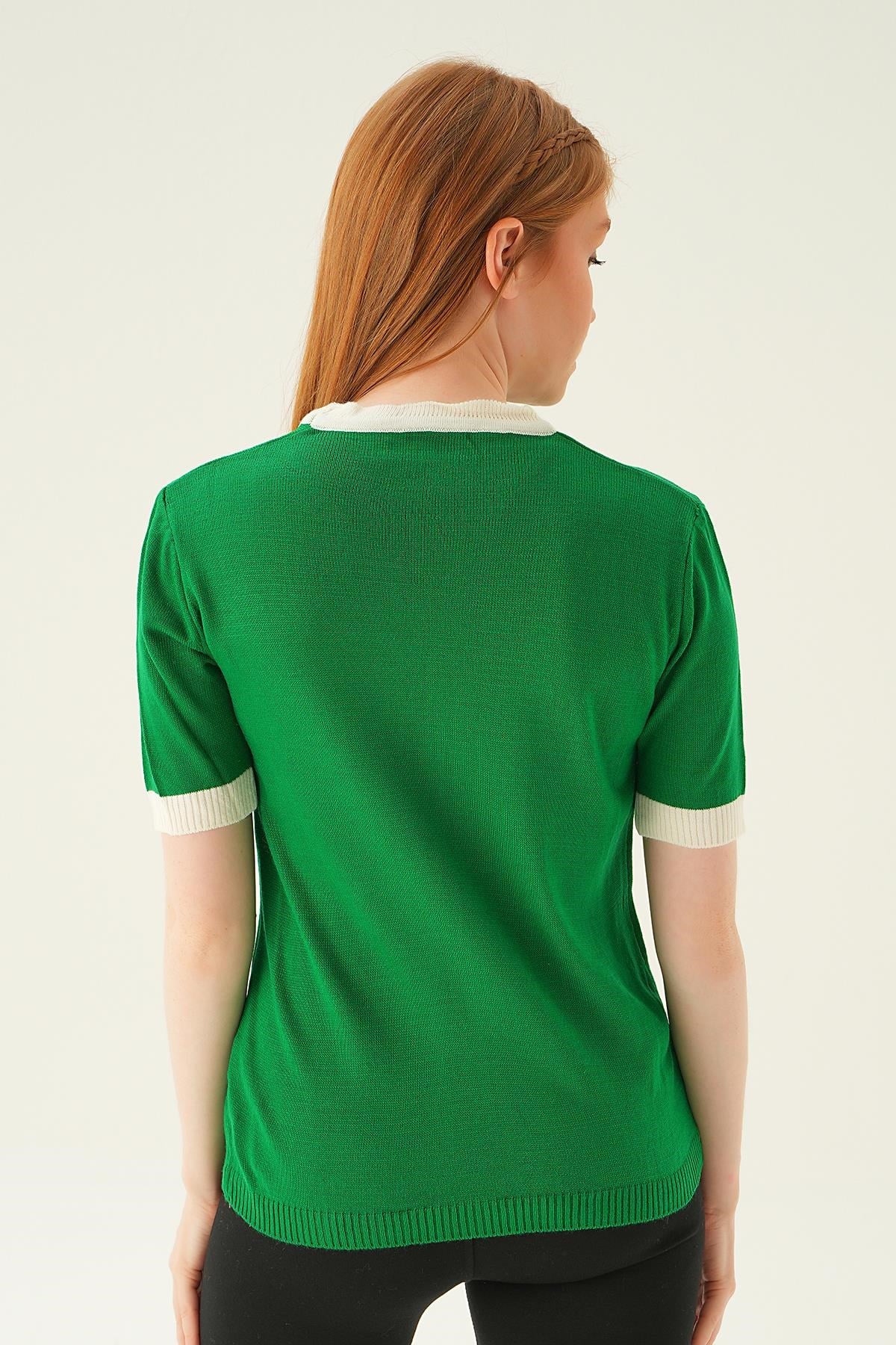 Benetton Yeşili Yaka ve Kol Çizgi Tişört 1442