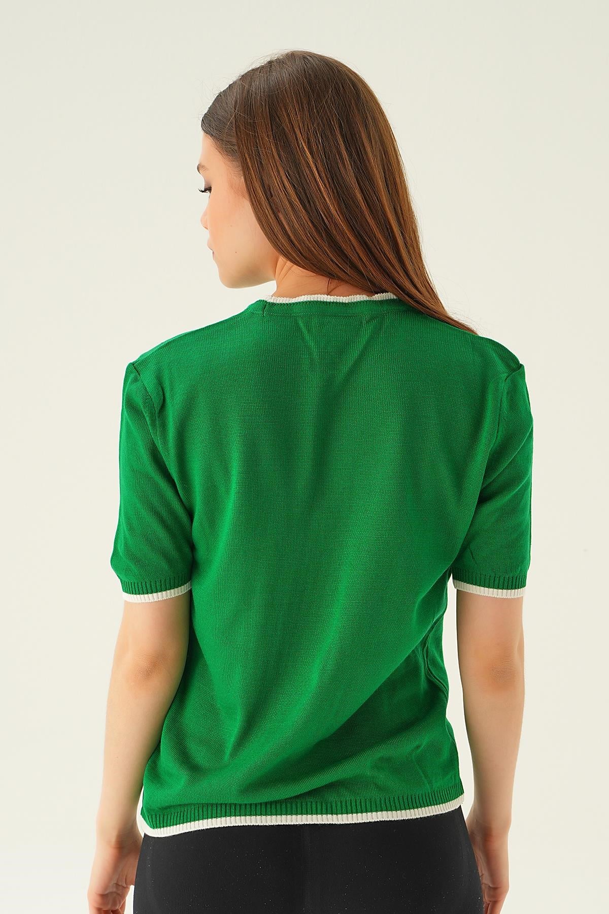 Benetton Yeşili Yıldız Detay Tişört 1901