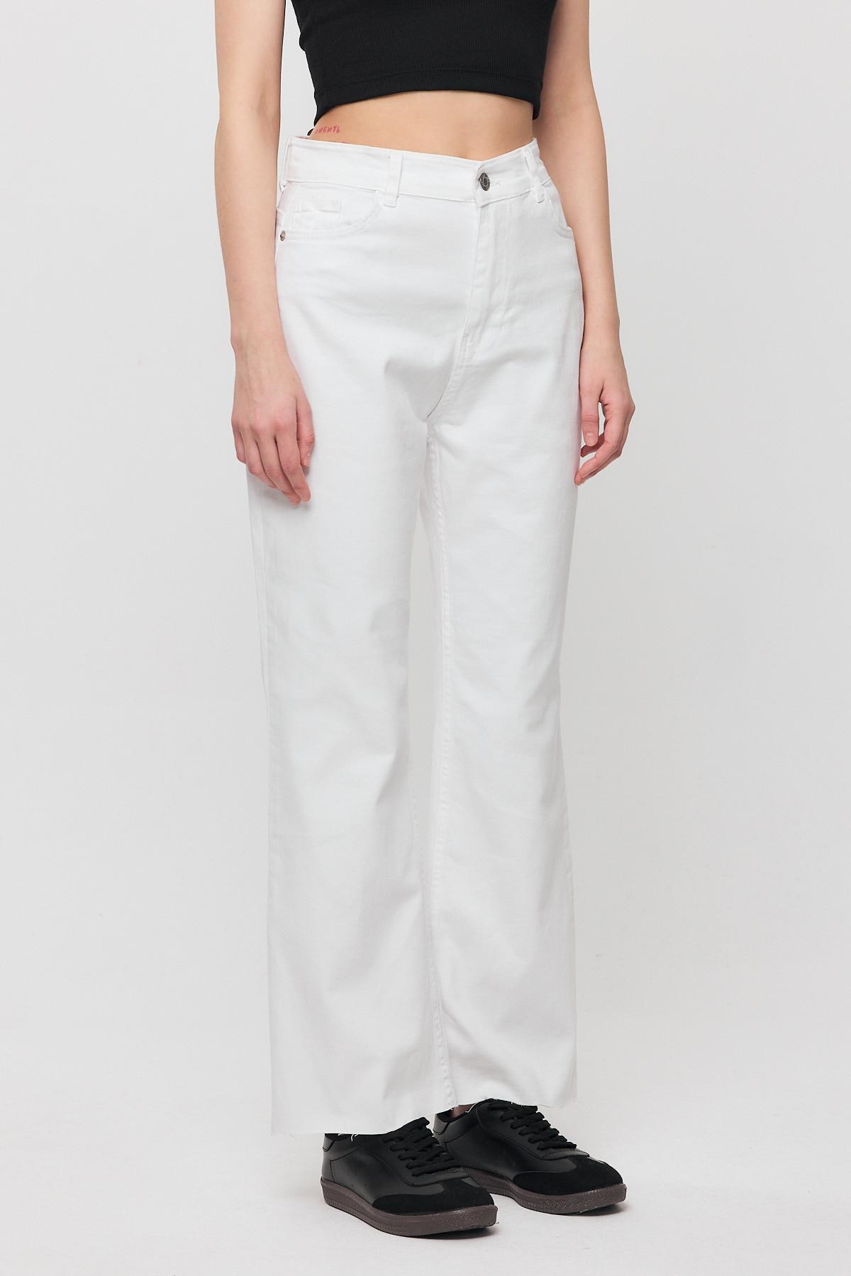 Beyaz 12032 Paçası Kesik Straight Jean