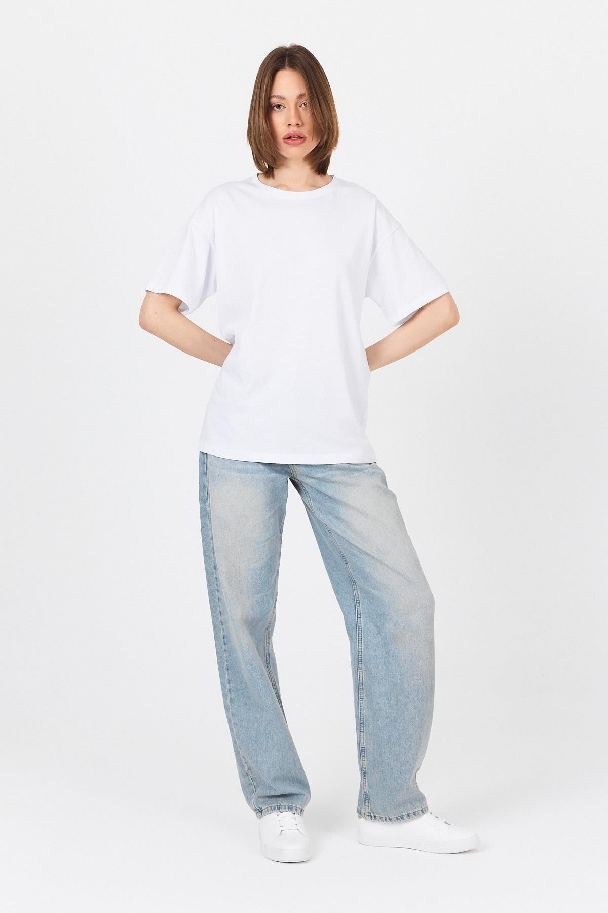 Beyaz Arka Yazı Baskılı Kalpli %100 Pamuk Oversize Tişört 2150-33M