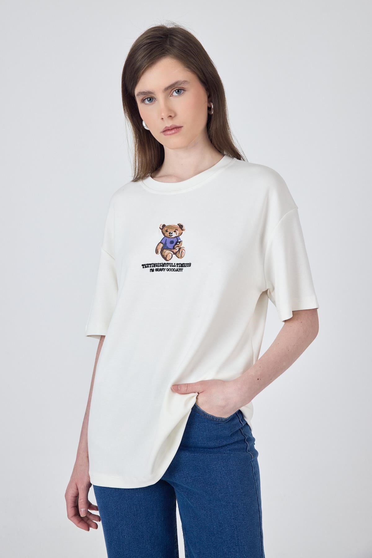 Beyaz Ayıcık Baskılı Bisiklet Yaka Oversize Tişört 5530