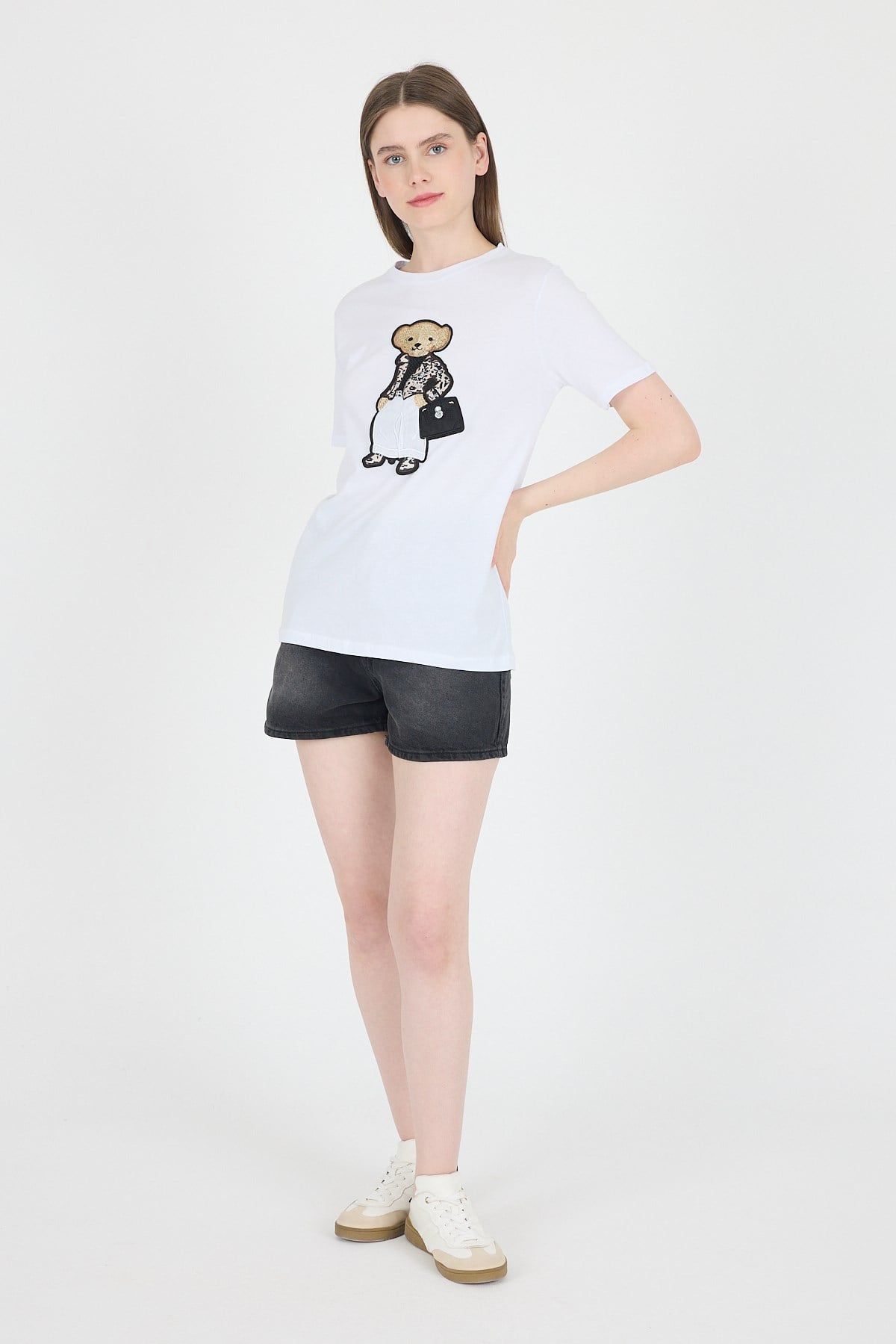 Beyaz Ayıcık Nakışlı Regular Fit Tişört 252502