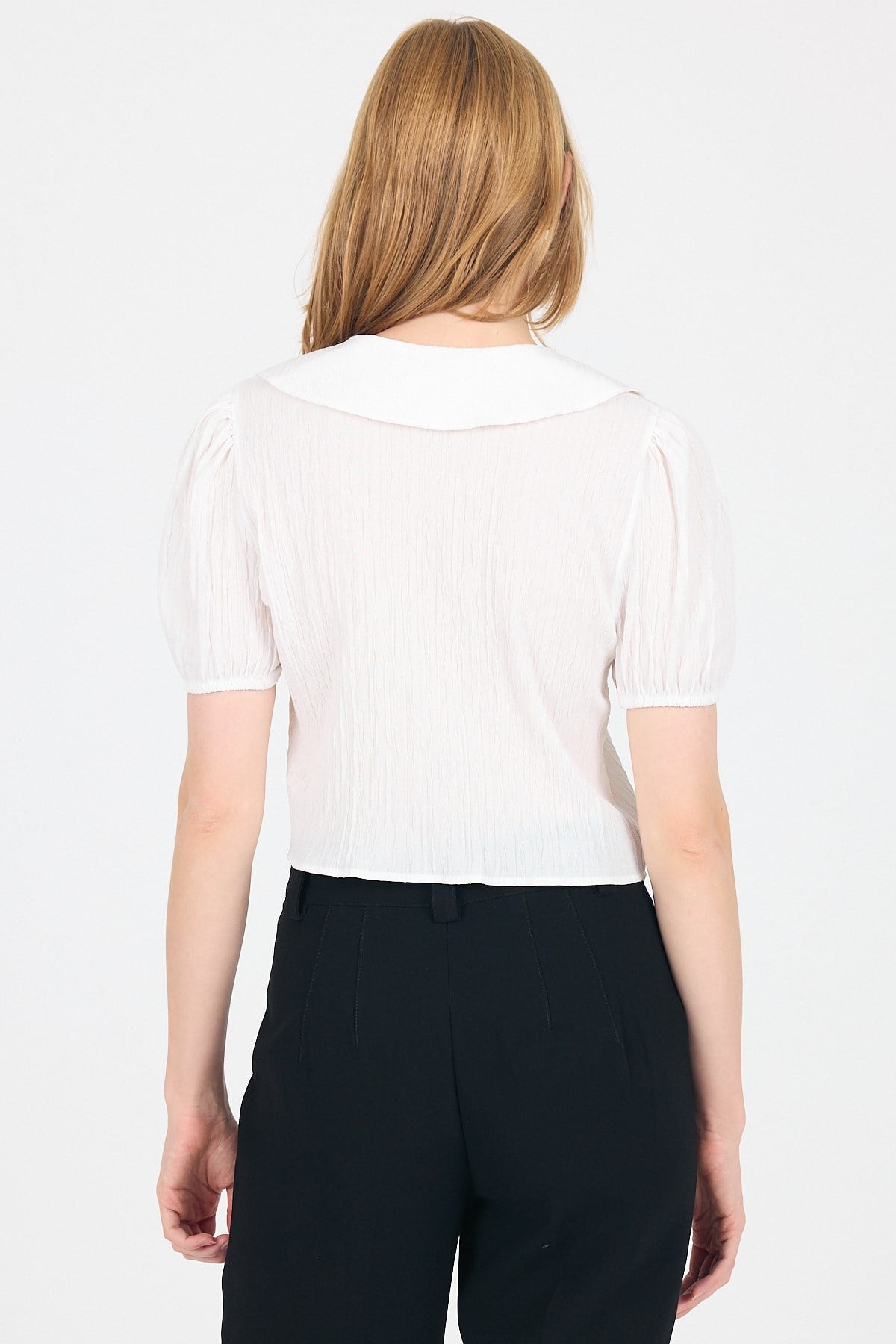 Beyaz Bağlama Detaylı Bebe Yaka Crop Bluz 8064