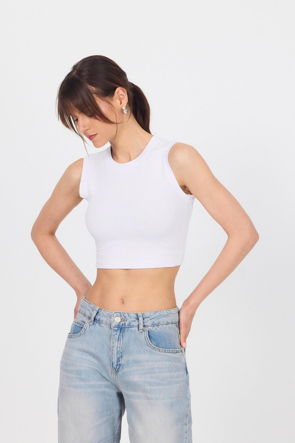 Beyaz Bisiklet Yaka Crop Atlet 9189M