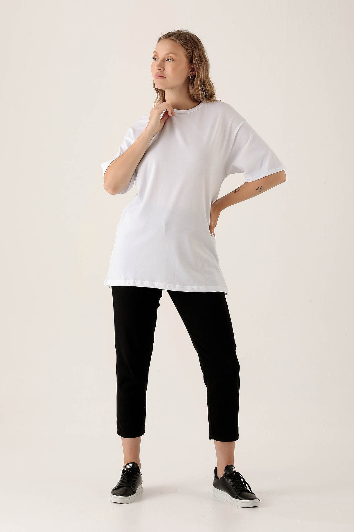 Beyaz Bisiklet Yaka Oversize Tişört 9001M